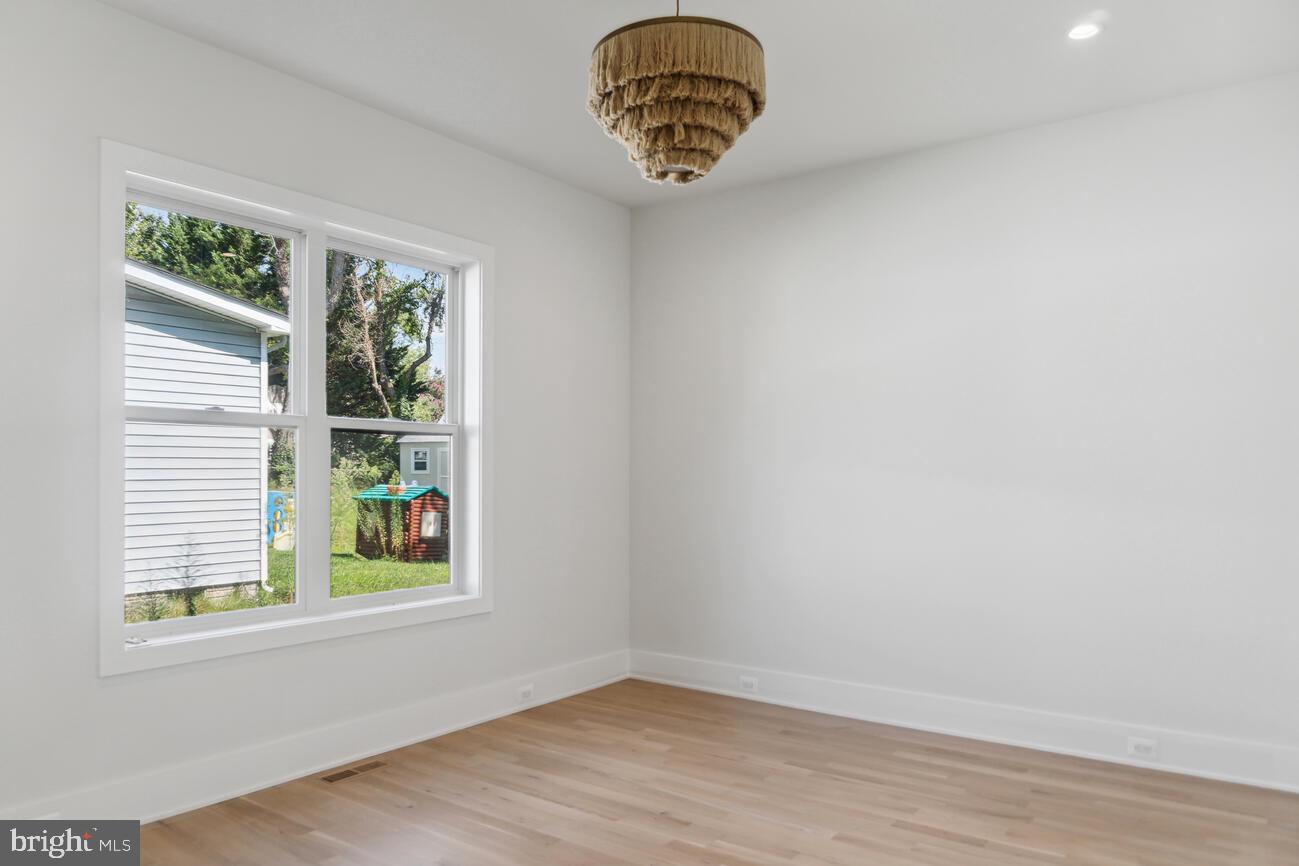 DONNA LEE GARDENS - Residential