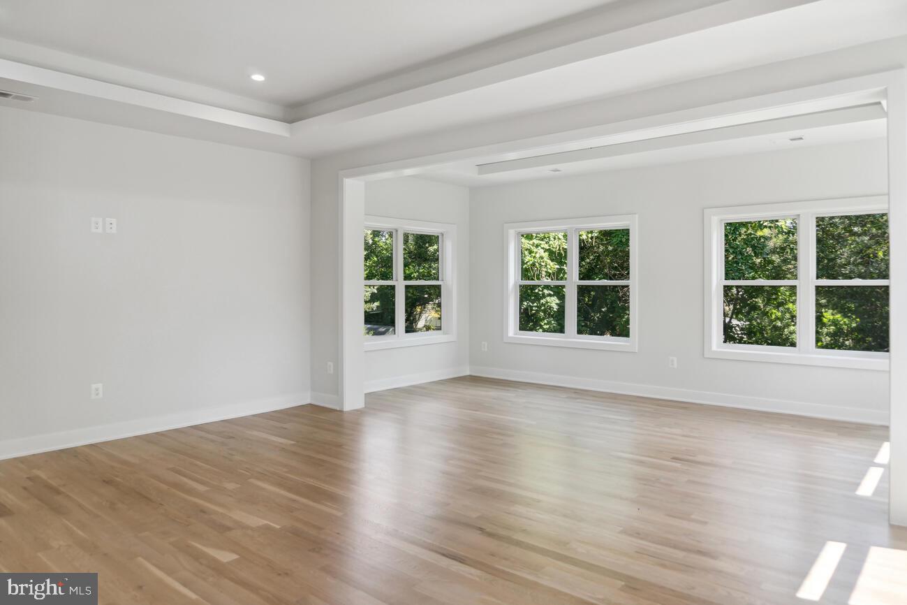 DONNA LEE GARDENS - Residential