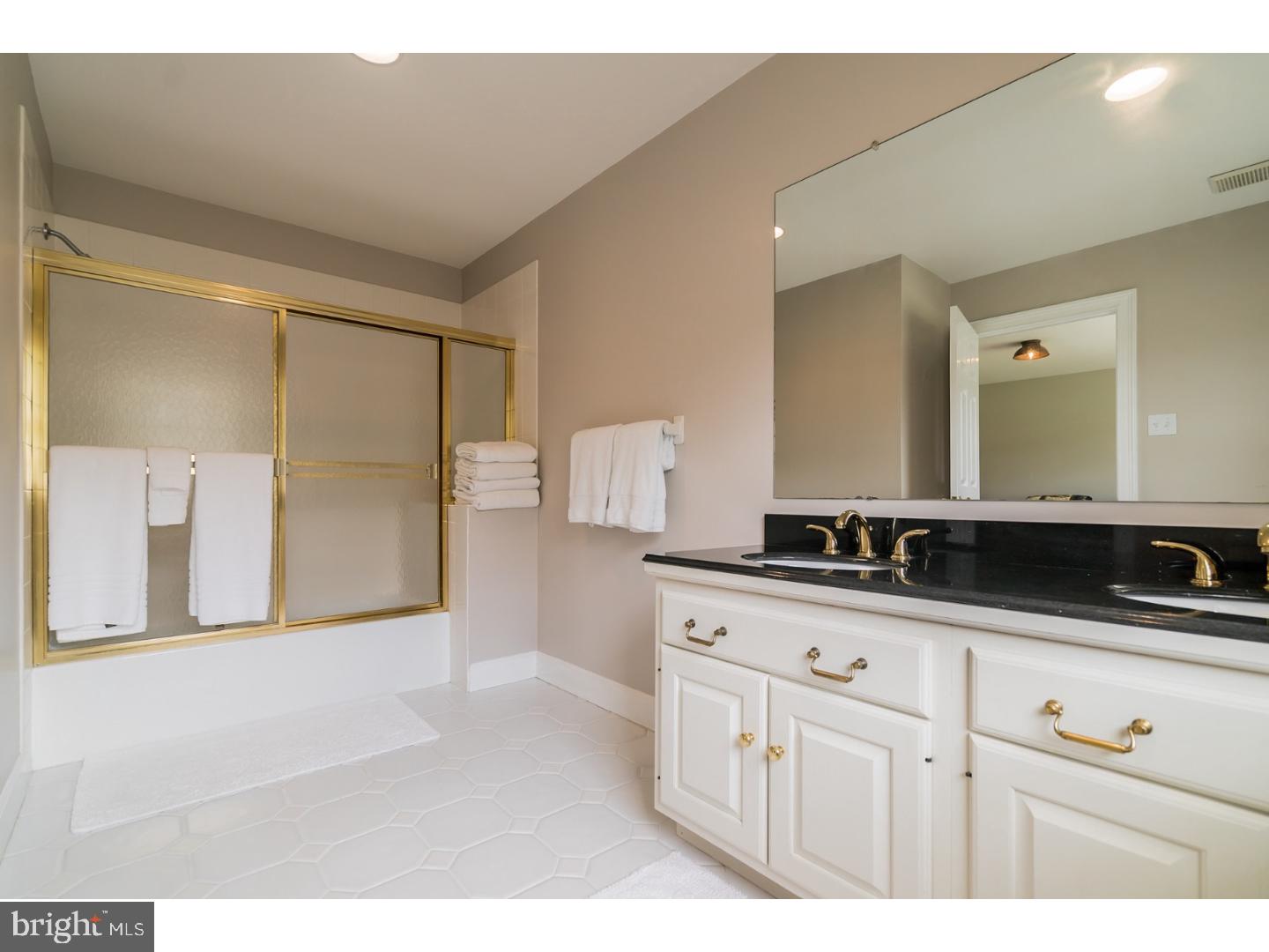 TOWER HILL - Residential