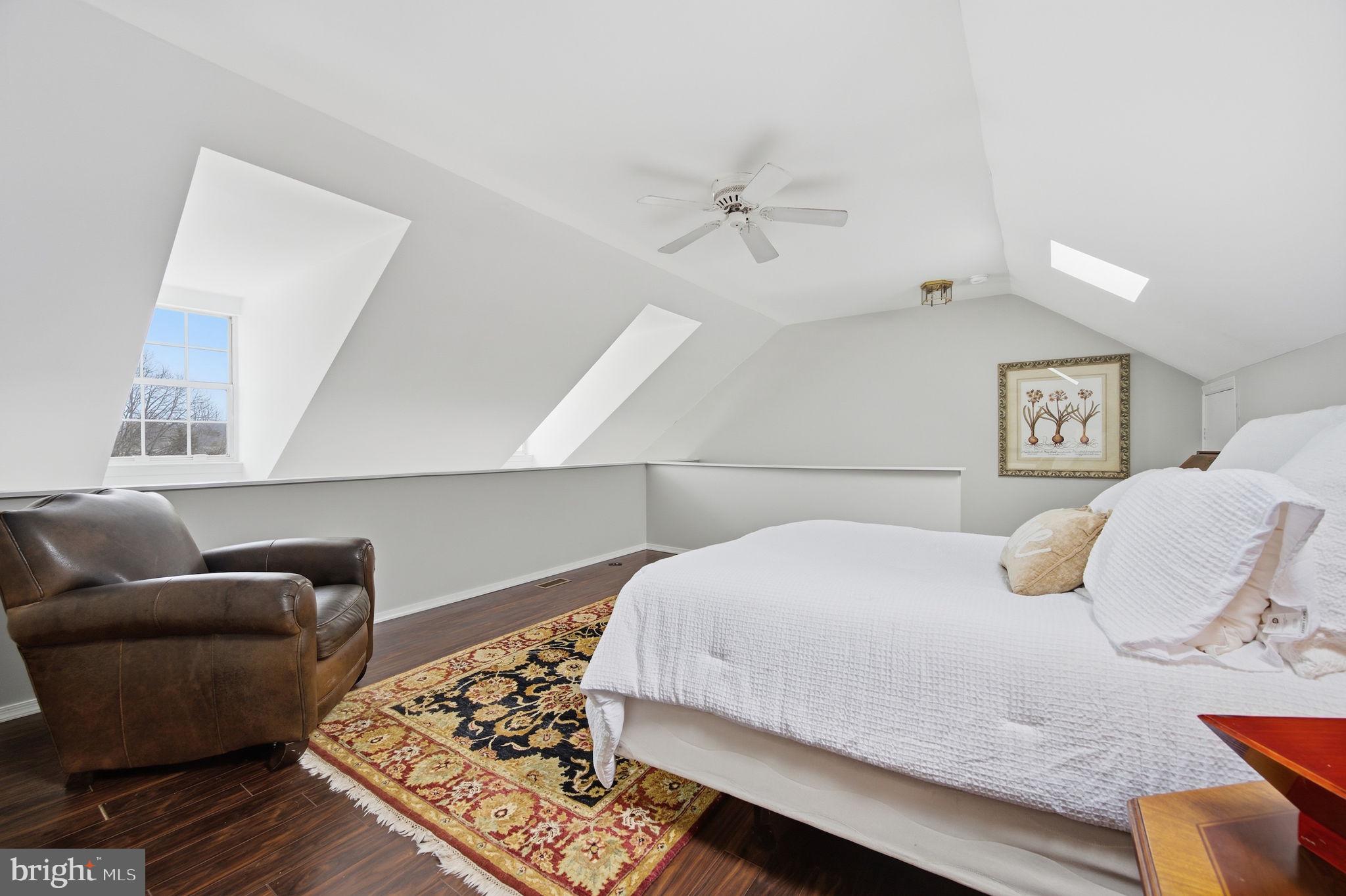 CROMWELL STATION - Residential