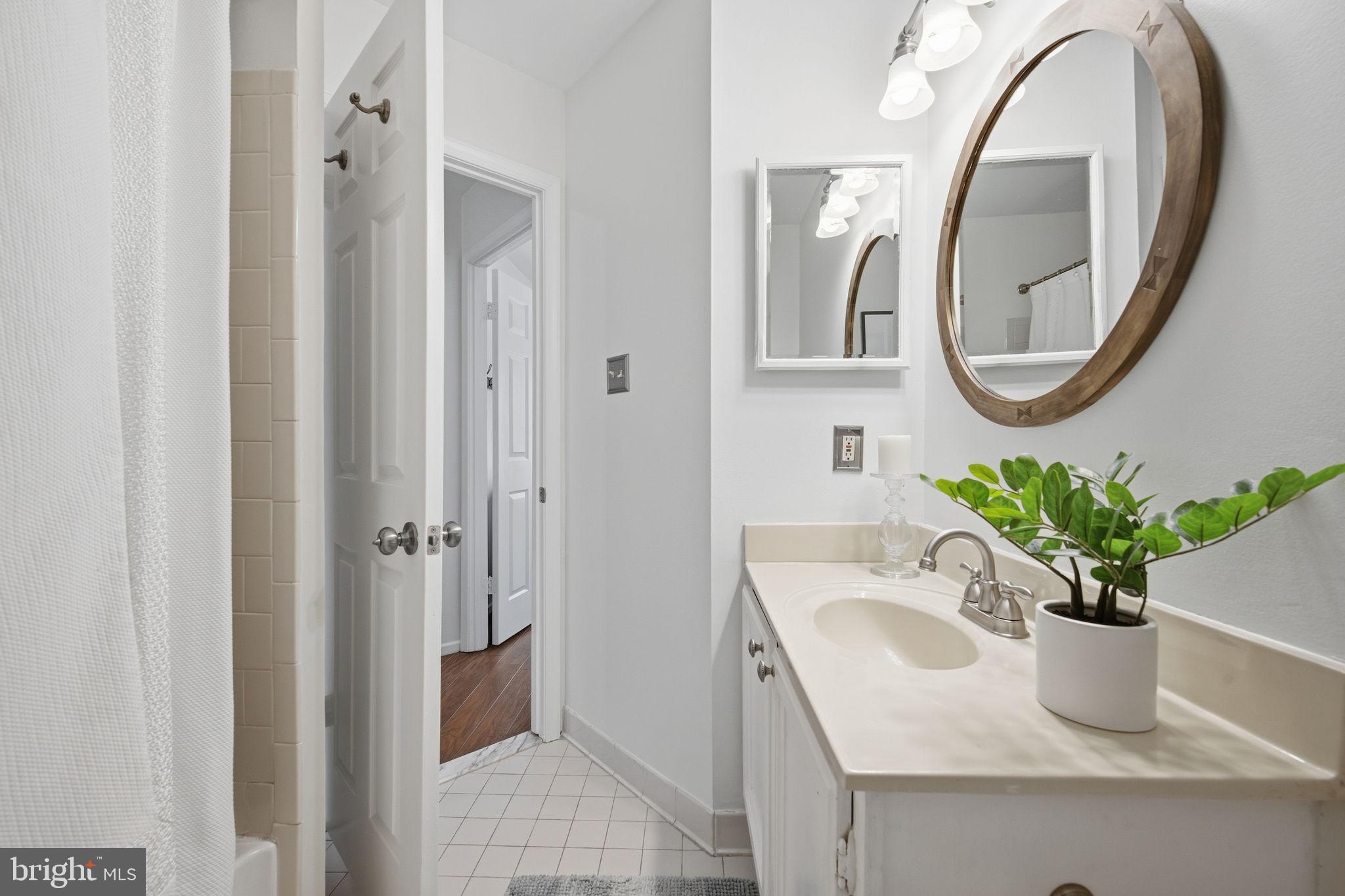 CROMWELL STATION - Residential