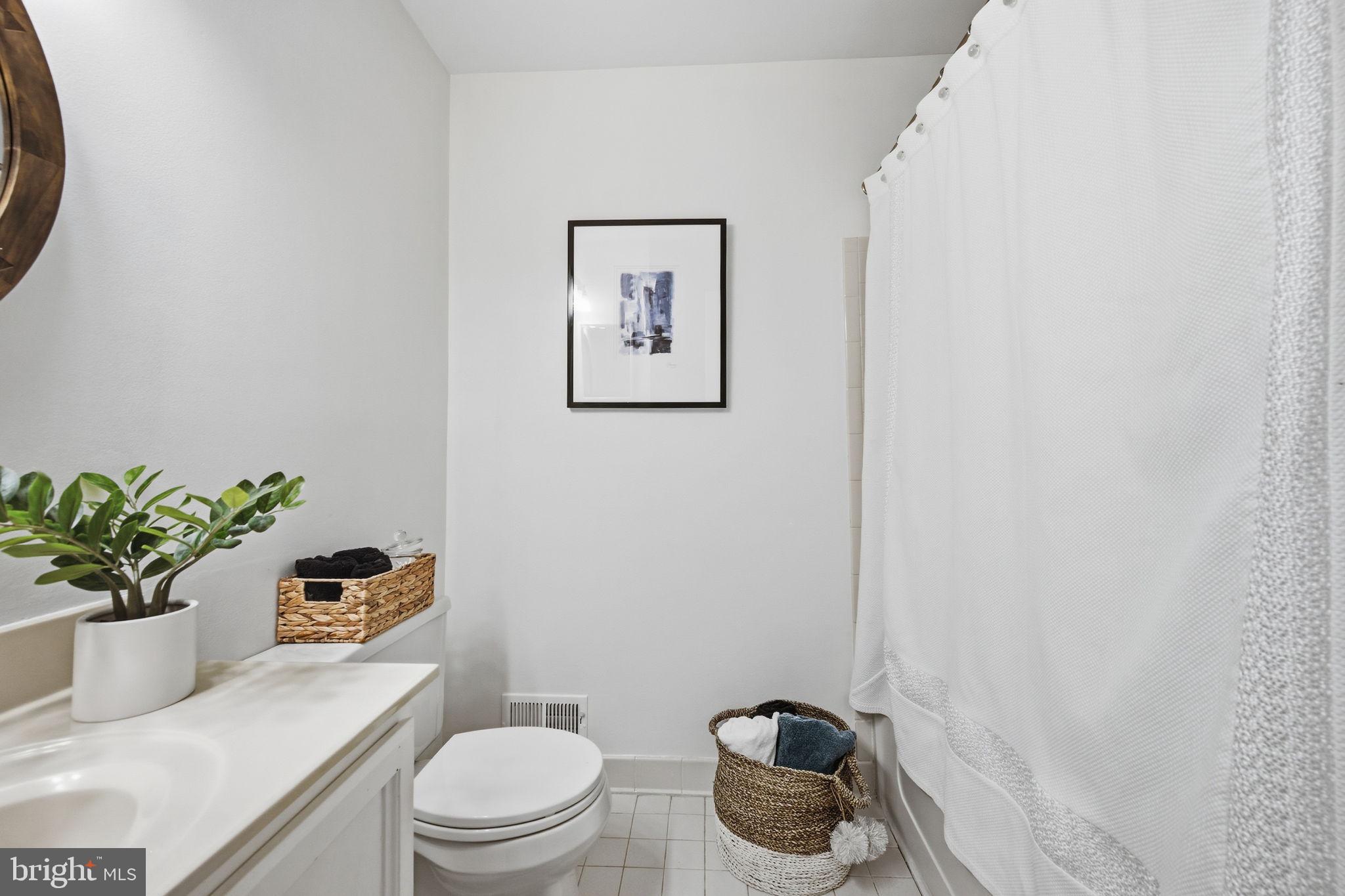 CROMWELL STATION - Residential