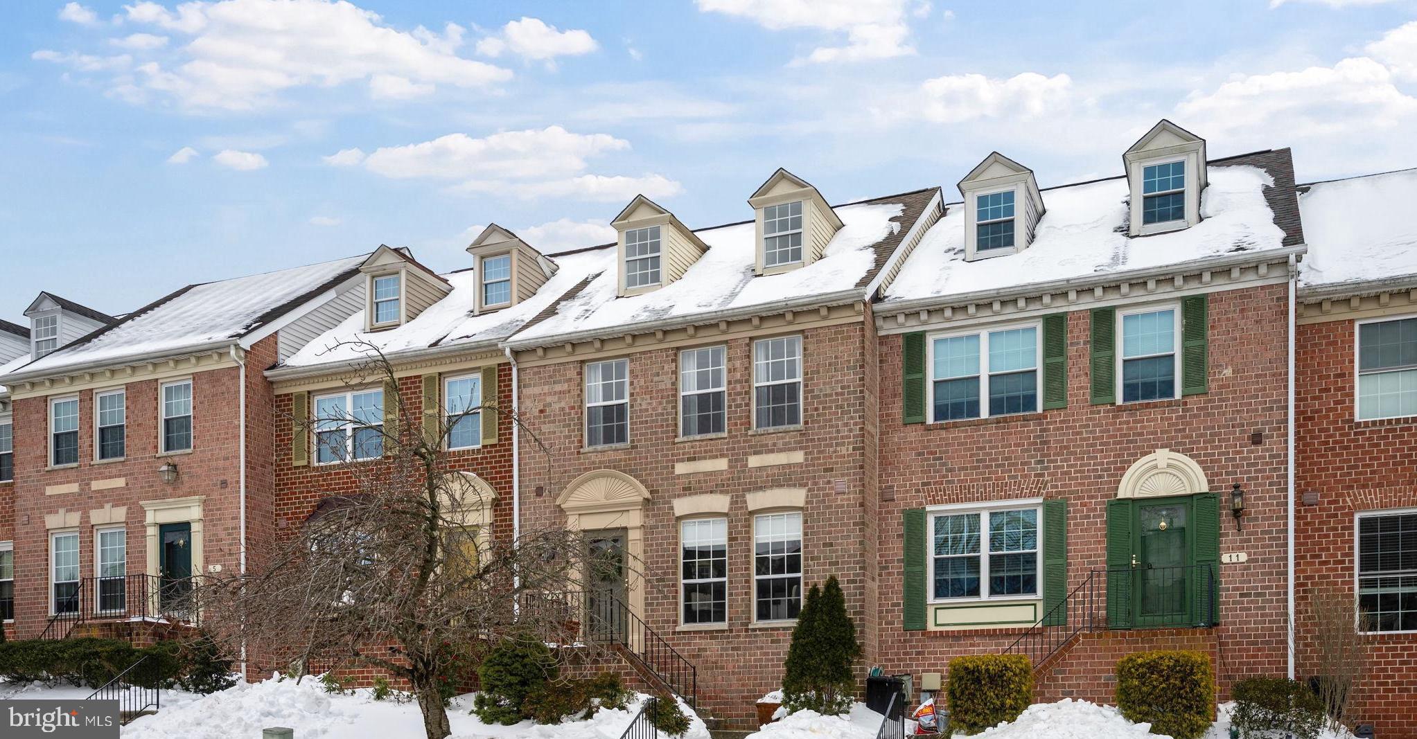 9 ROGER VALLEY COURT