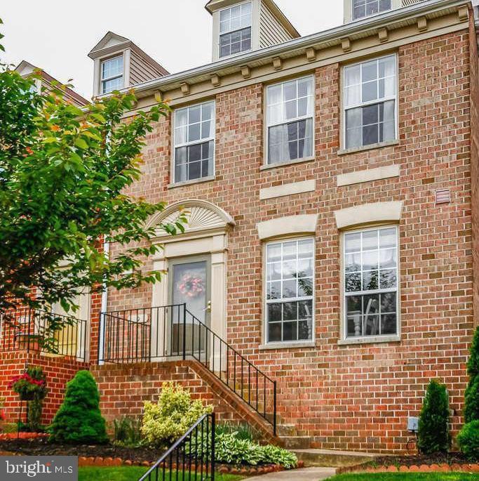 CROMWELL STATION - Residential