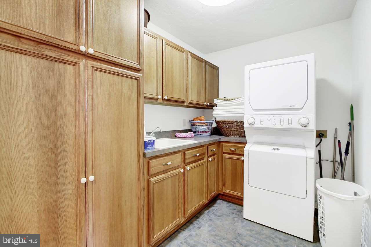 HUNTERS CROSSING - Residential