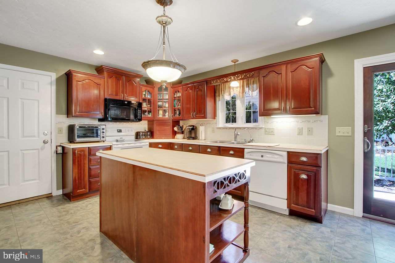 HUNTERS CROSSING - Residential