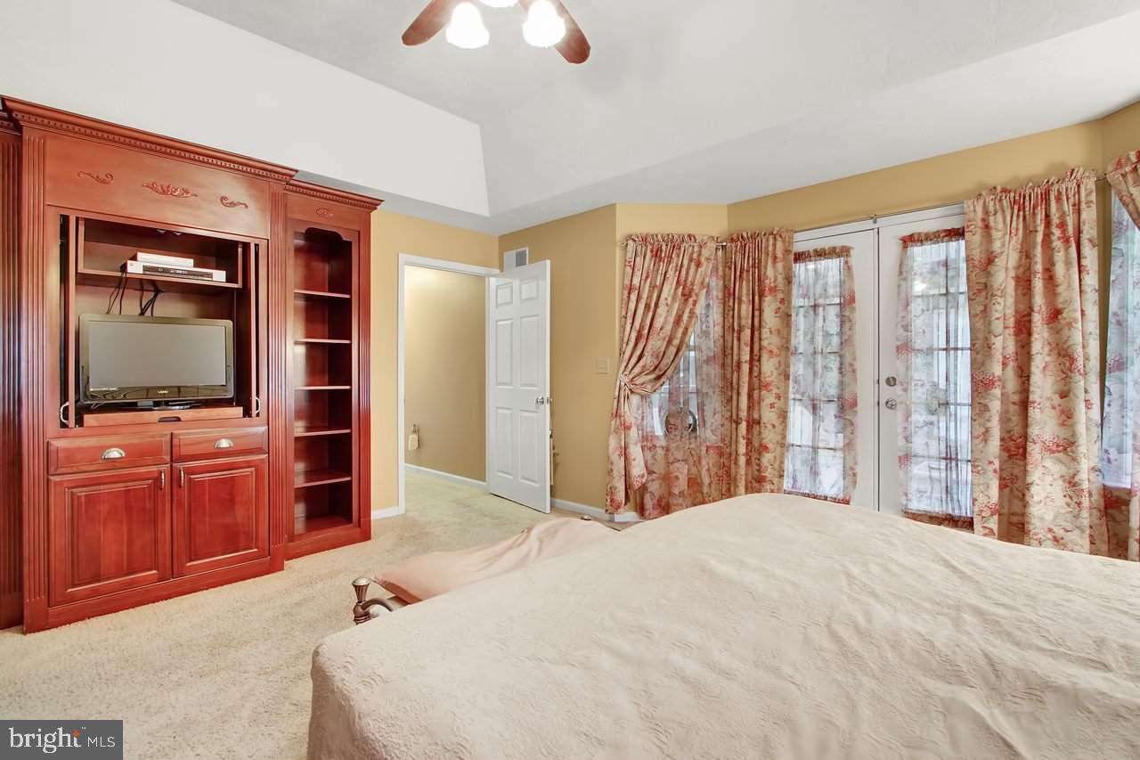 HUNTERS CROSSING - Residential