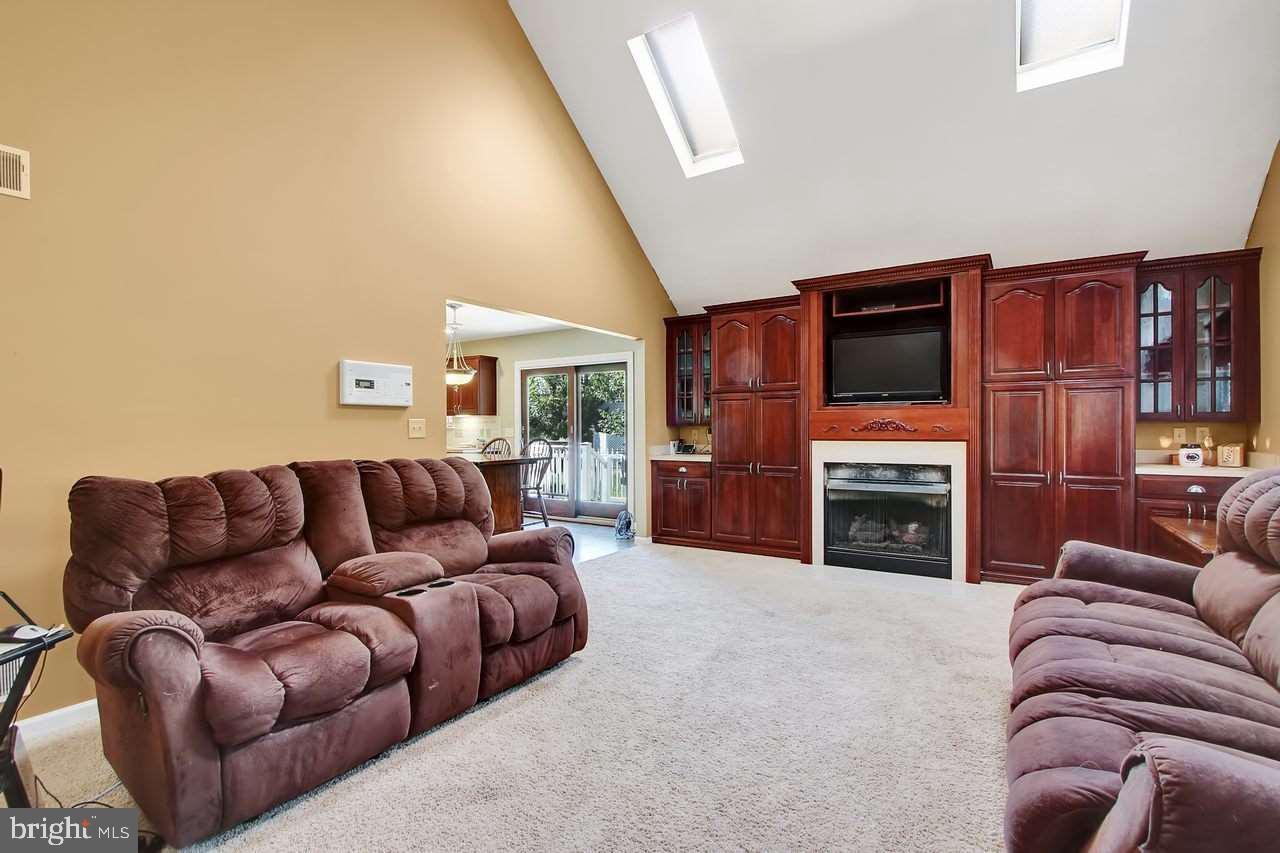 HUNTERS CROSSING - Residential