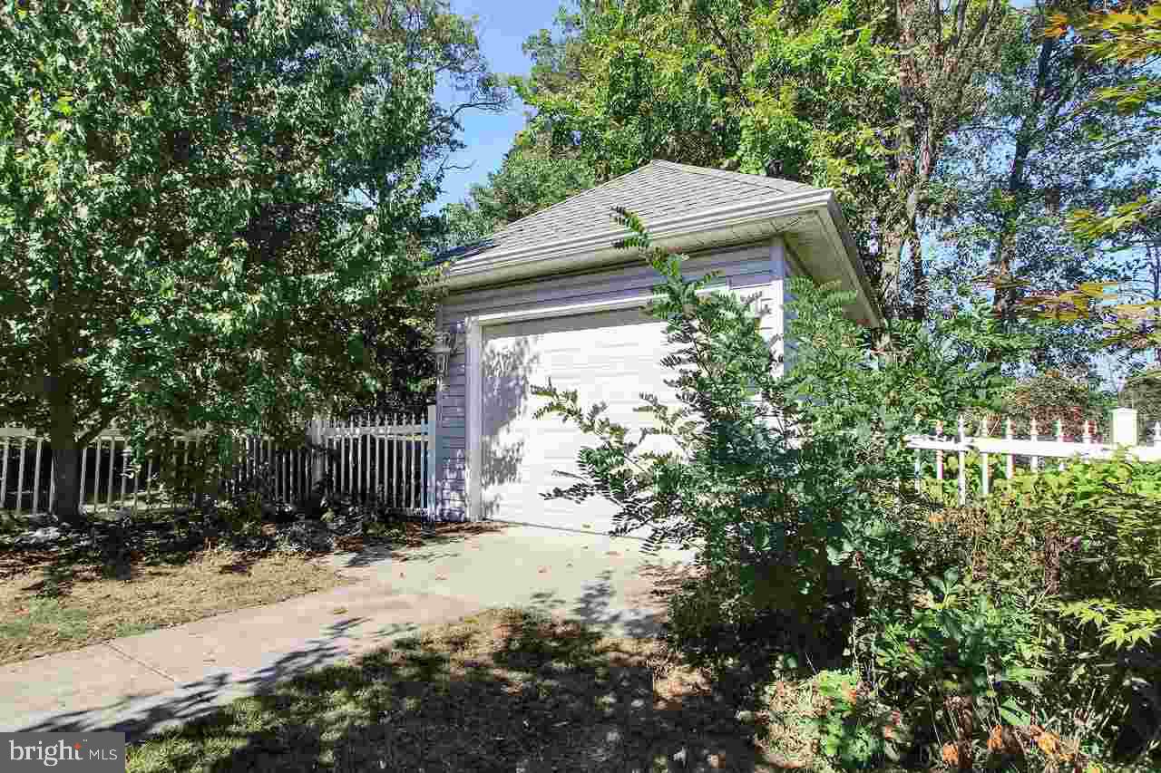 HUNTERS CROSSING - Residential