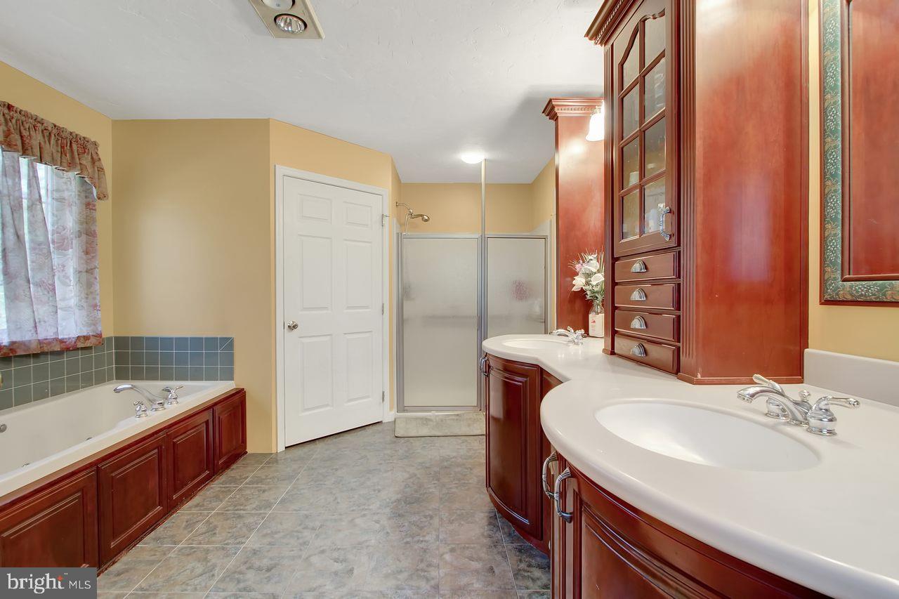 HUNTERS CROSSING - Residential