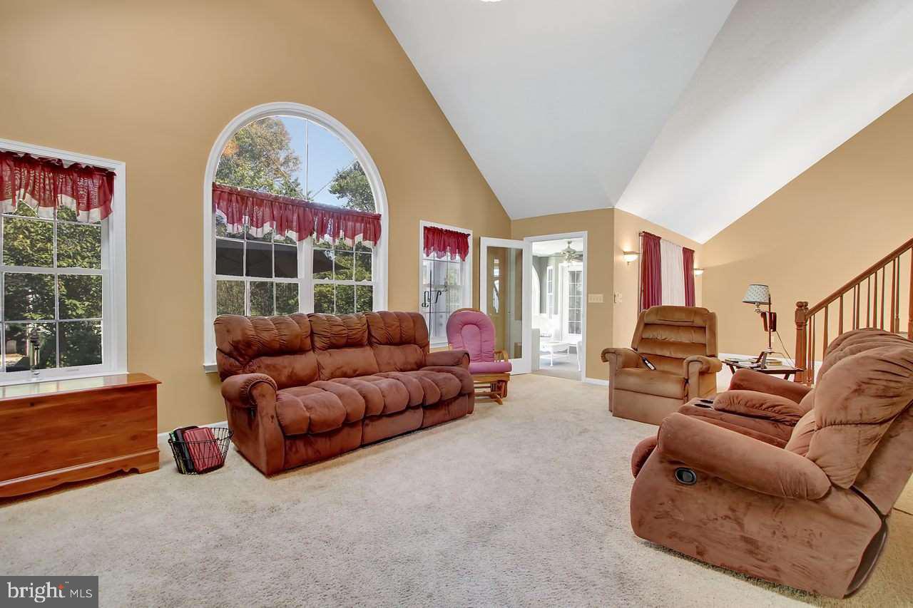HUNTERS CROSSING - Residential