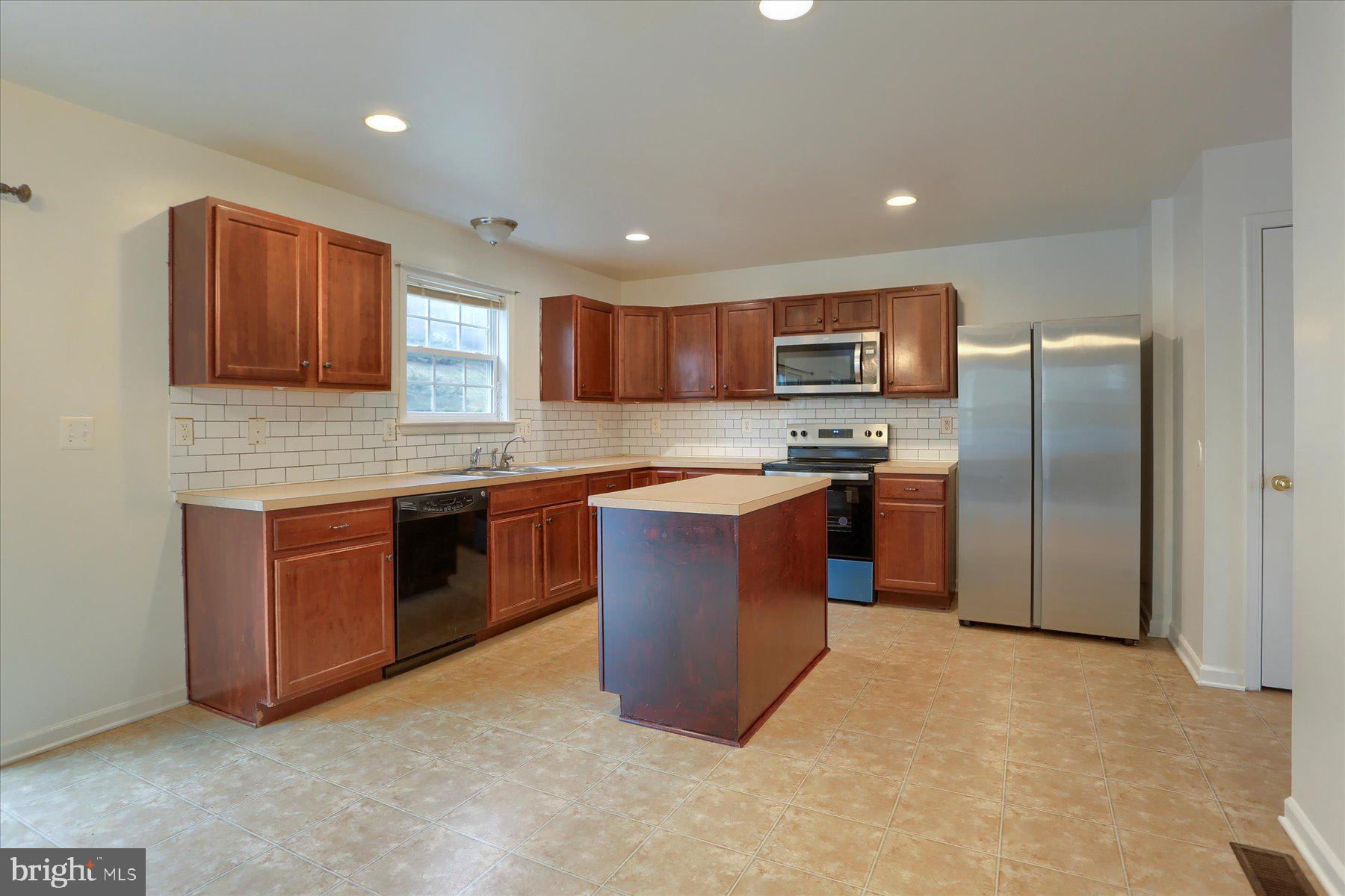 1021 ALANDALE DRIVE