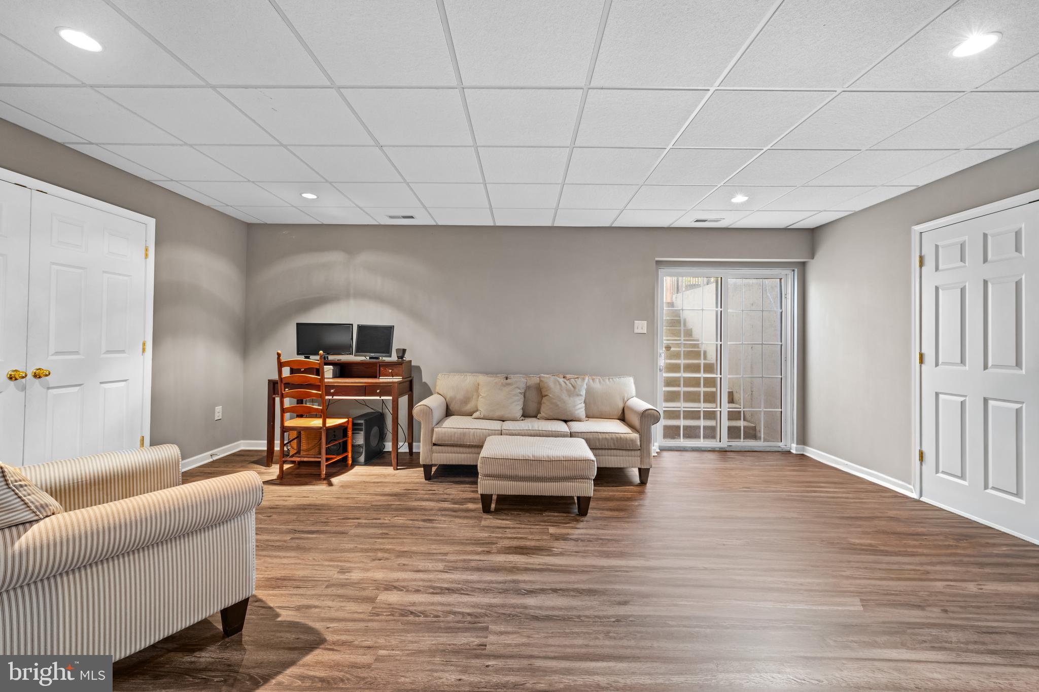 COUNTRY LANE - Residential