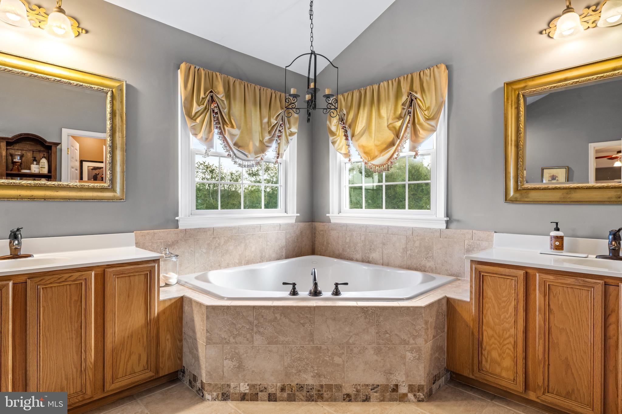 COUNTRY LANE - Residential