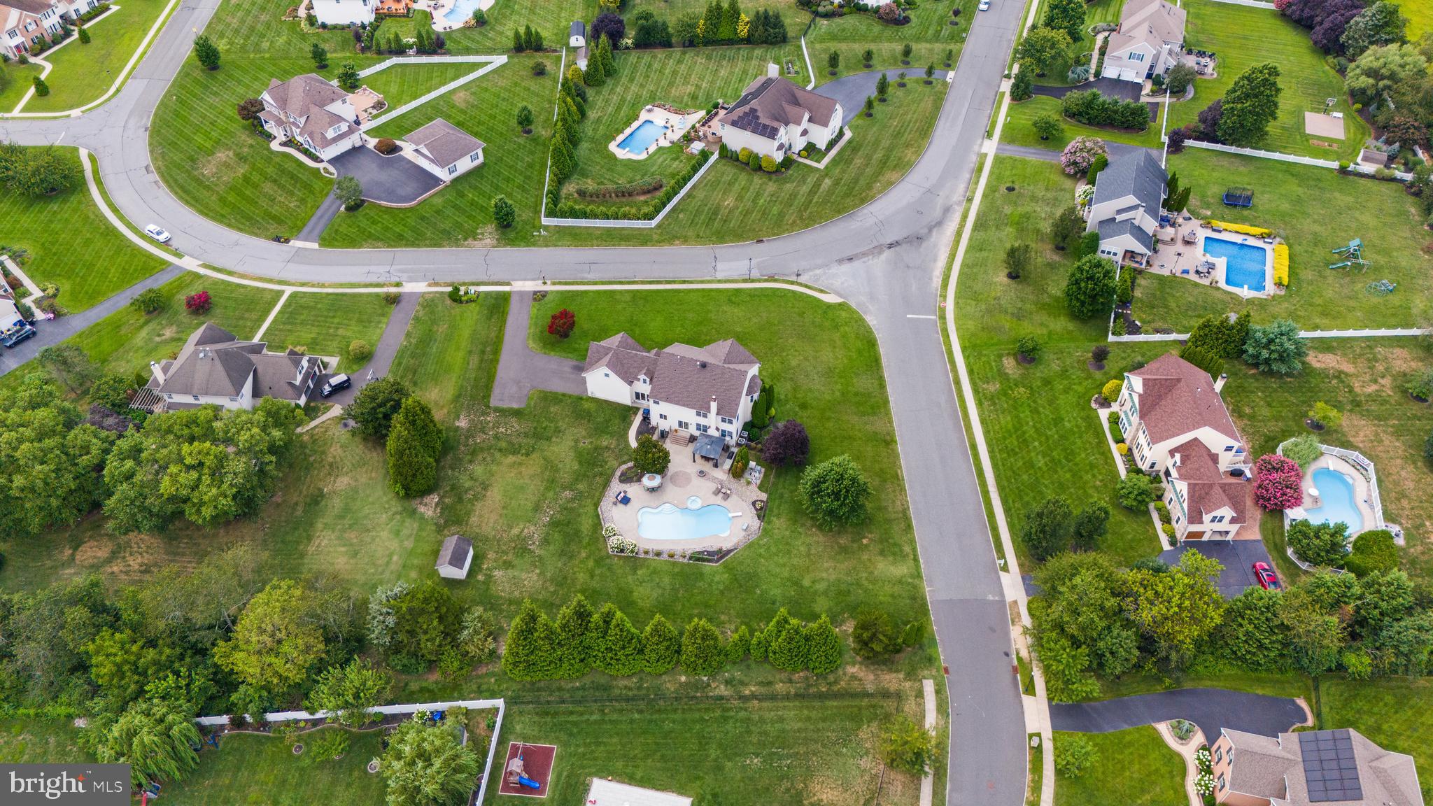 COUNTRY LANE - Residential