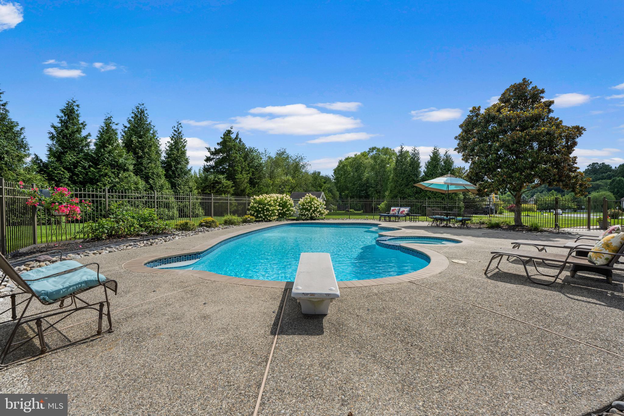 COUNTRY LANE - Residential