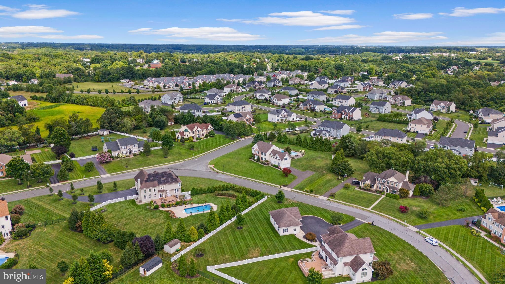COUNTRY LANE - Residential