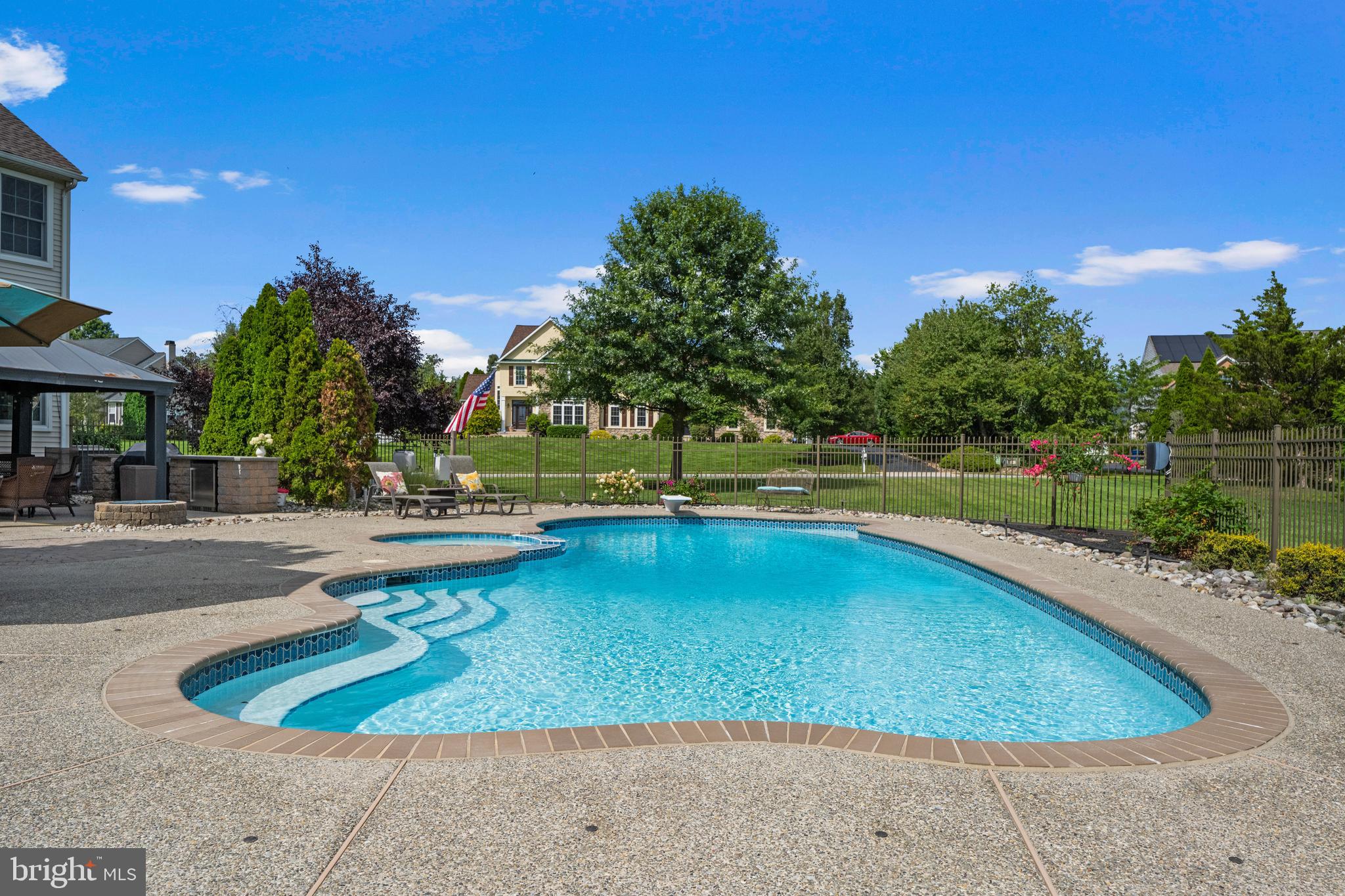 COUNTRY LANE - Residential