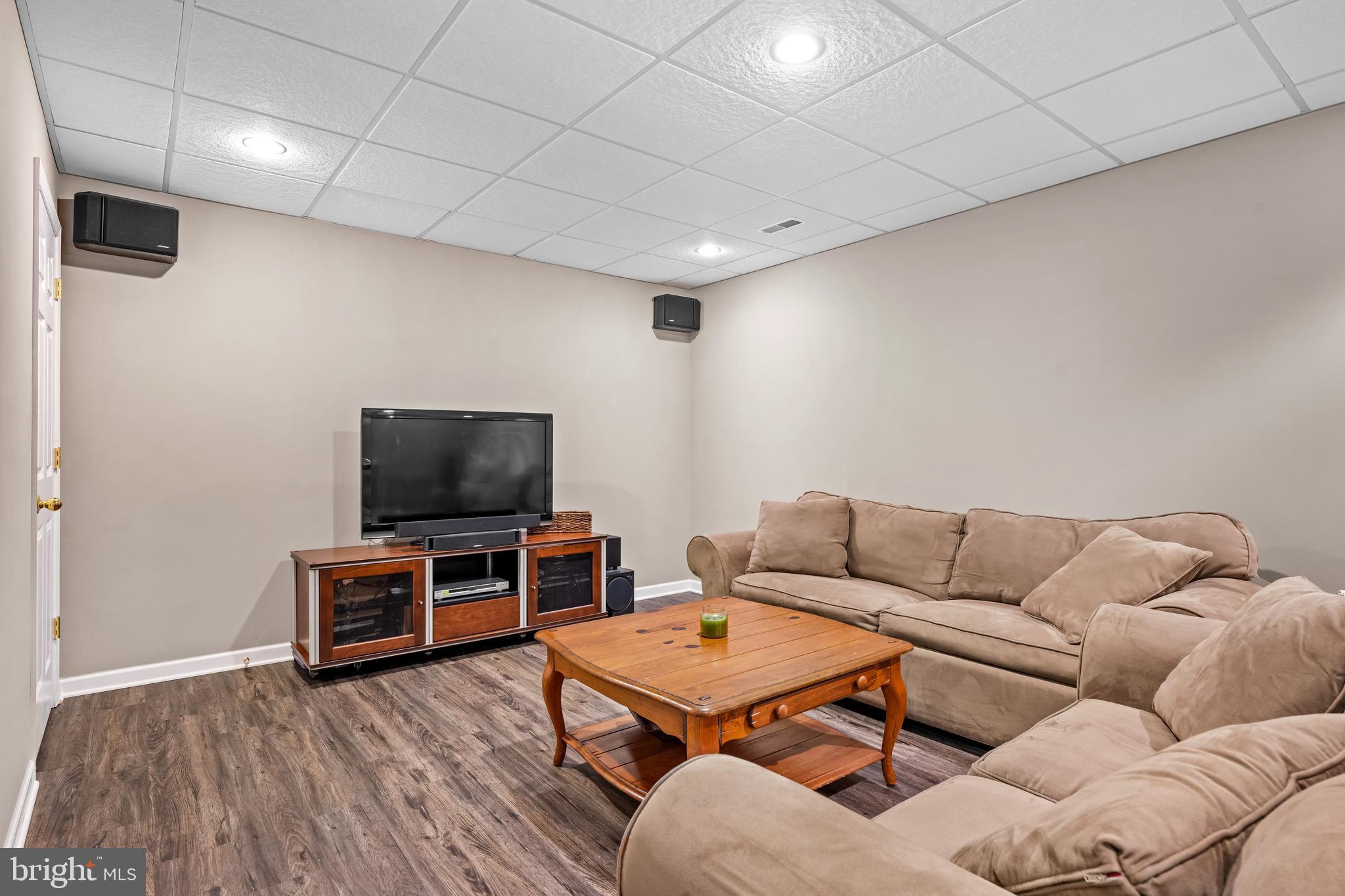 COUNTRY LANE - Residential