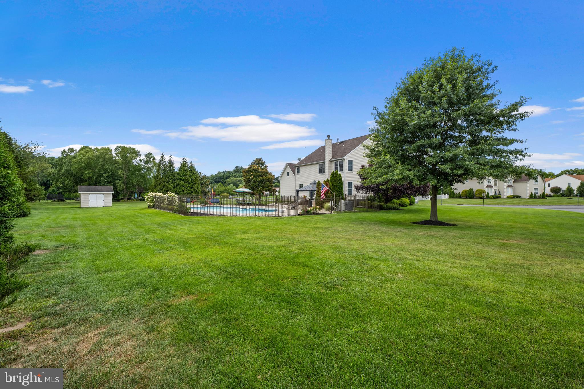 COUNTRY LANE - Residential