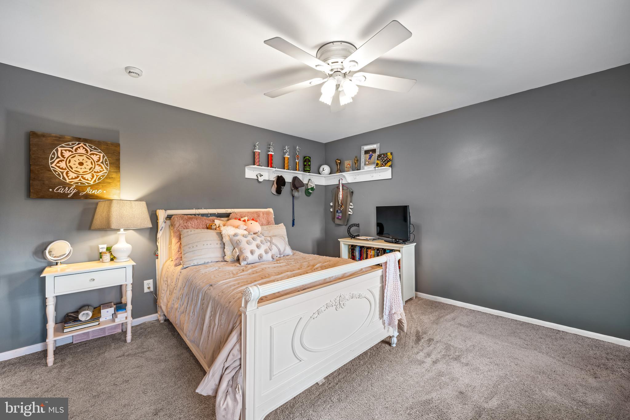 COUNTRY LANE - Residential