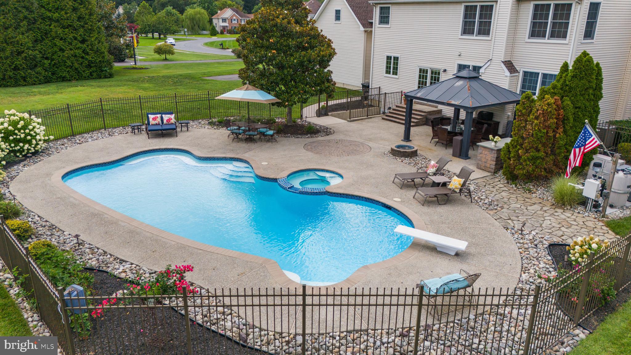 COUNTRY LANE - Residential