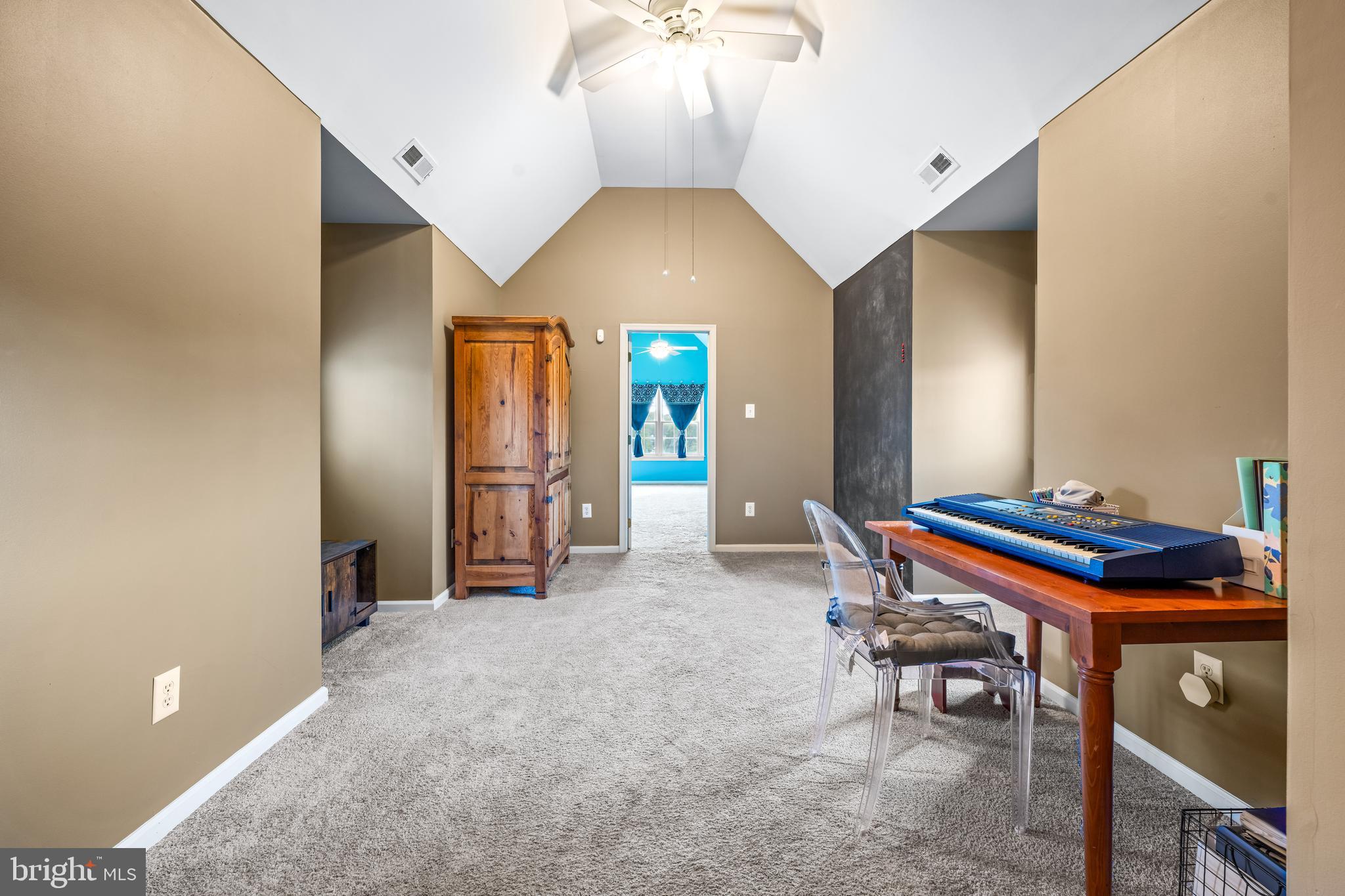 COUNTRY LANE - Residential