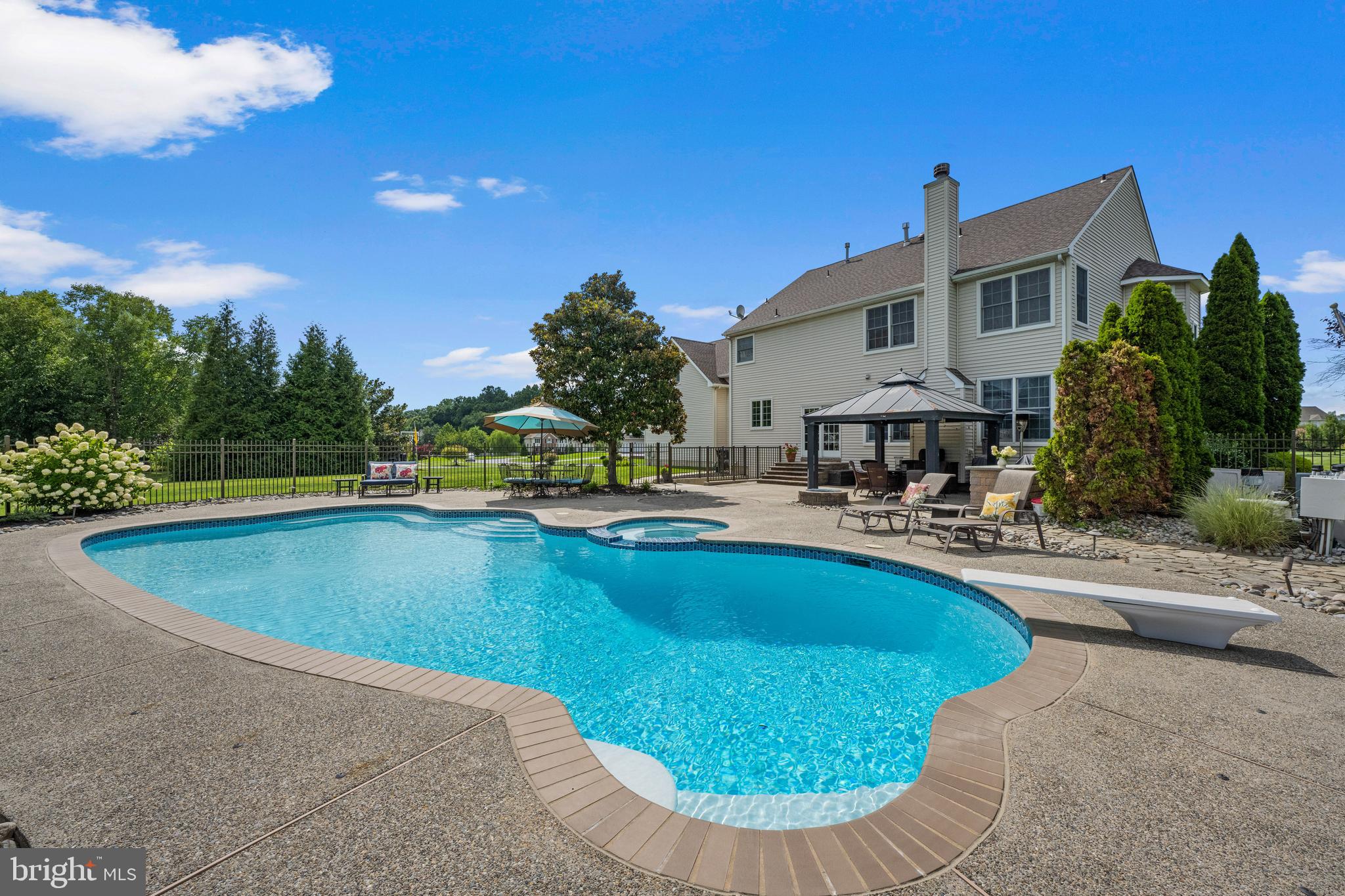 COUNTRY LANE - Residential