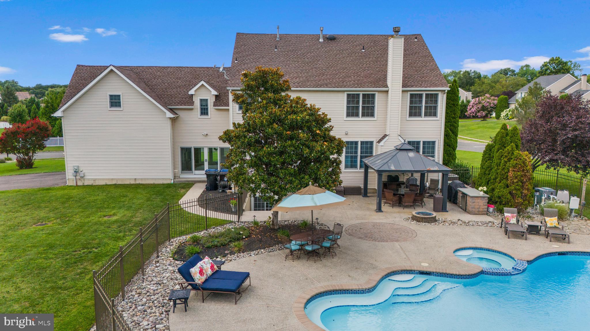 COUNTRY LANE - Residential