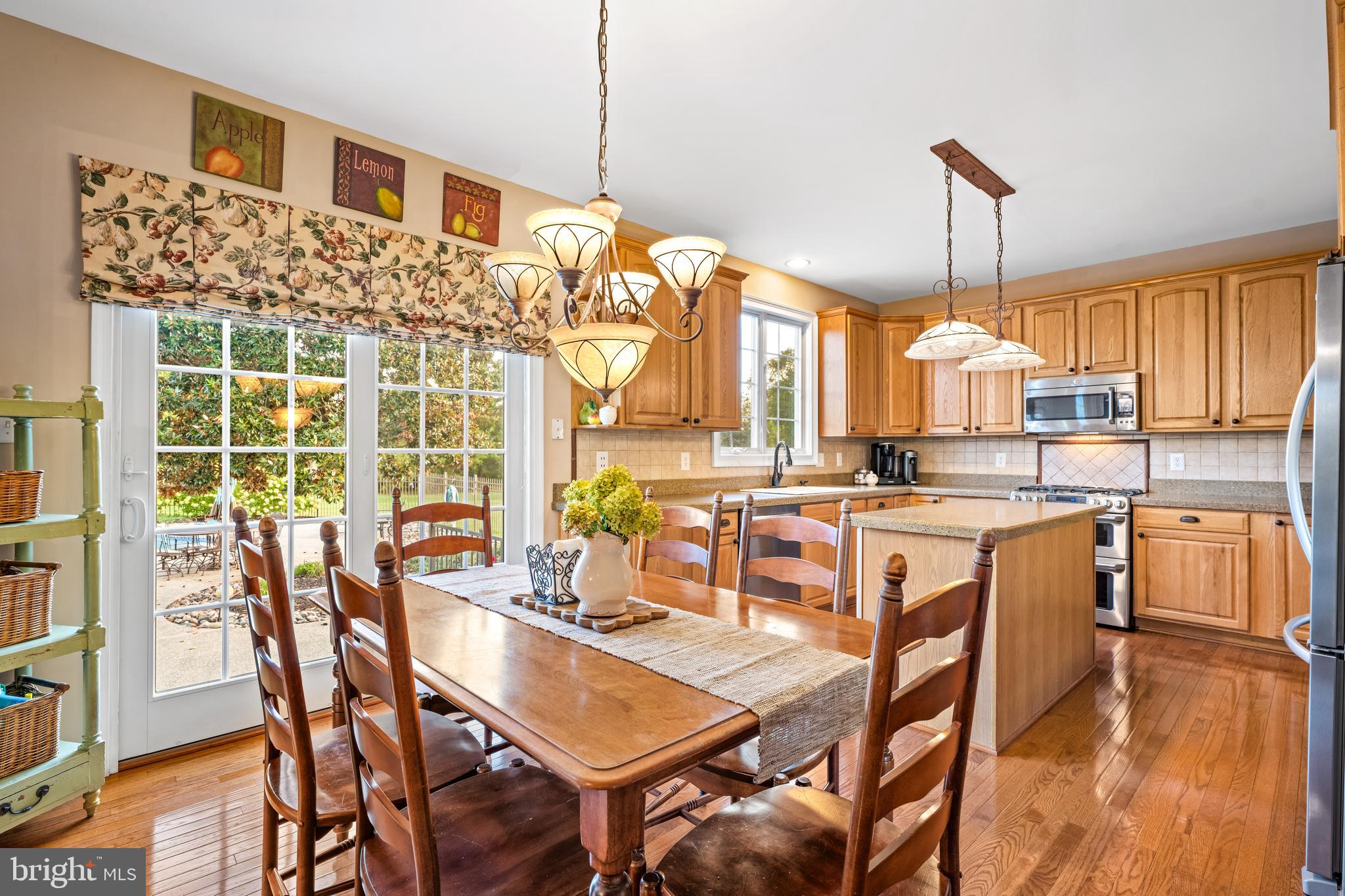 COUNTRY LANE - Residential