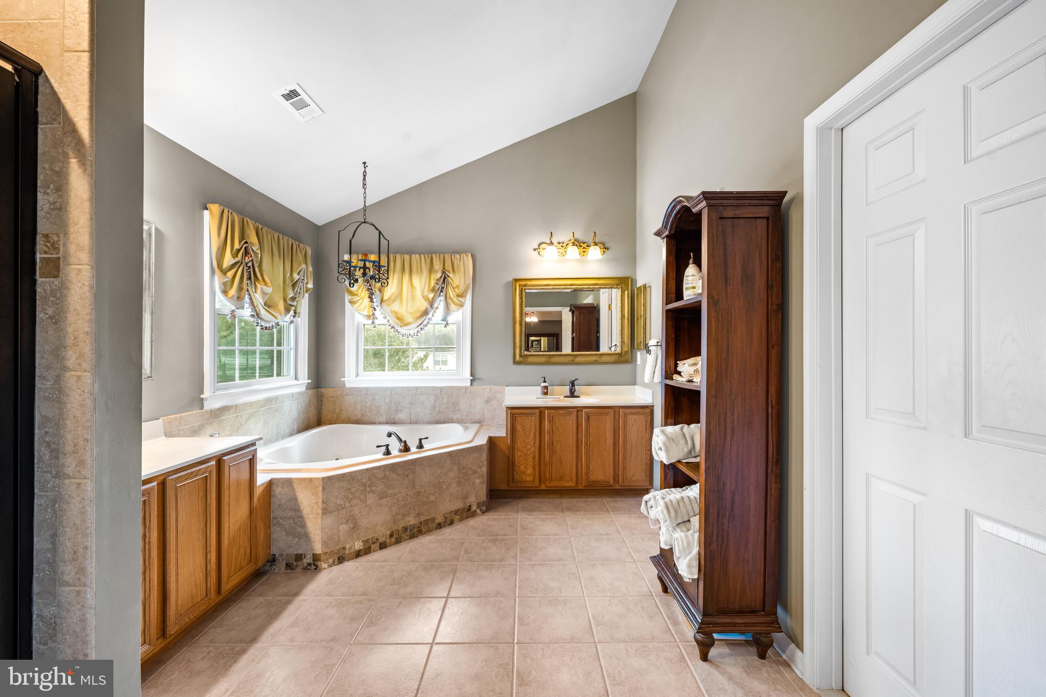 COUNTRY LANE - Residential