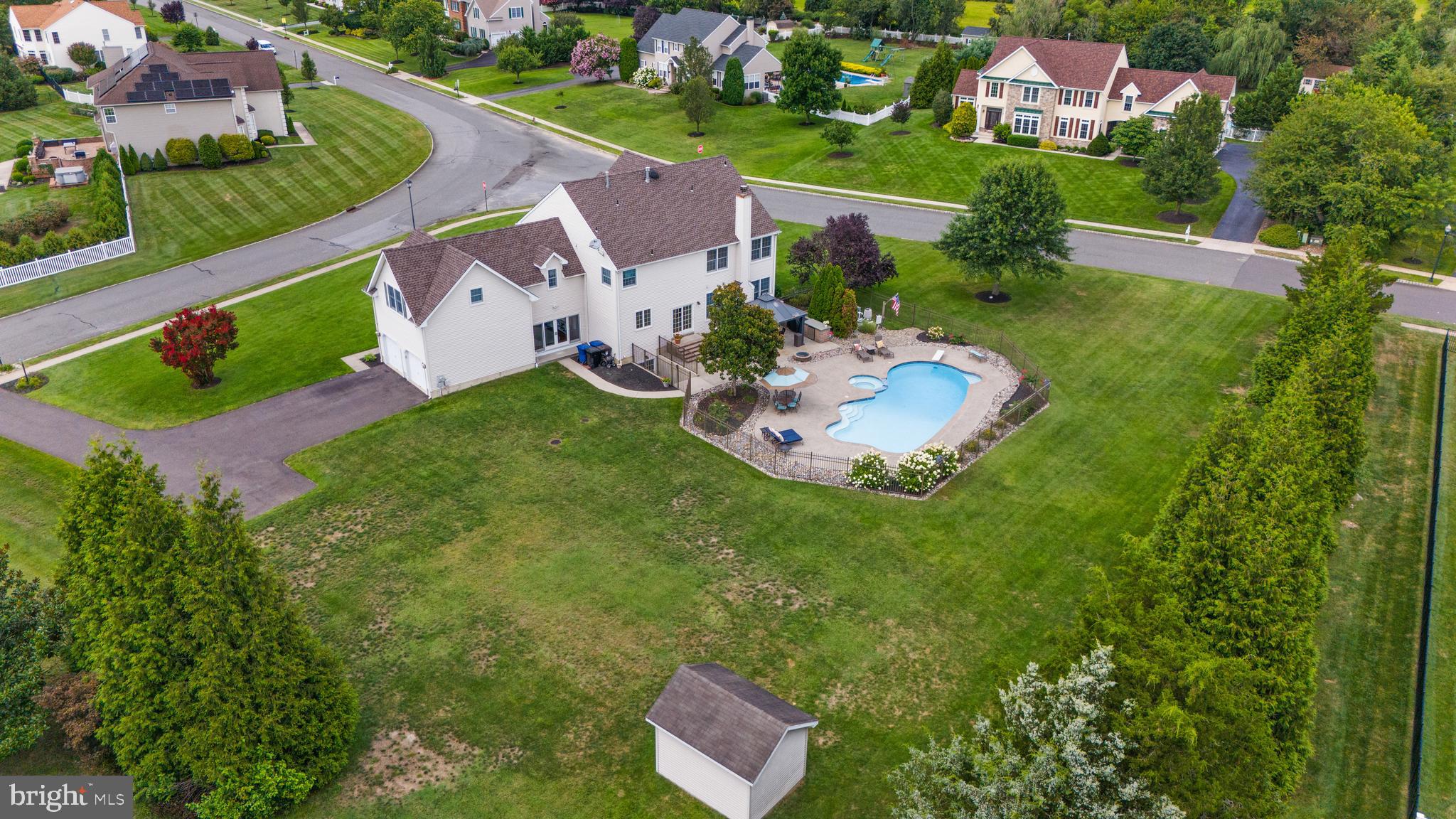 COUNTRY LANE - Residential