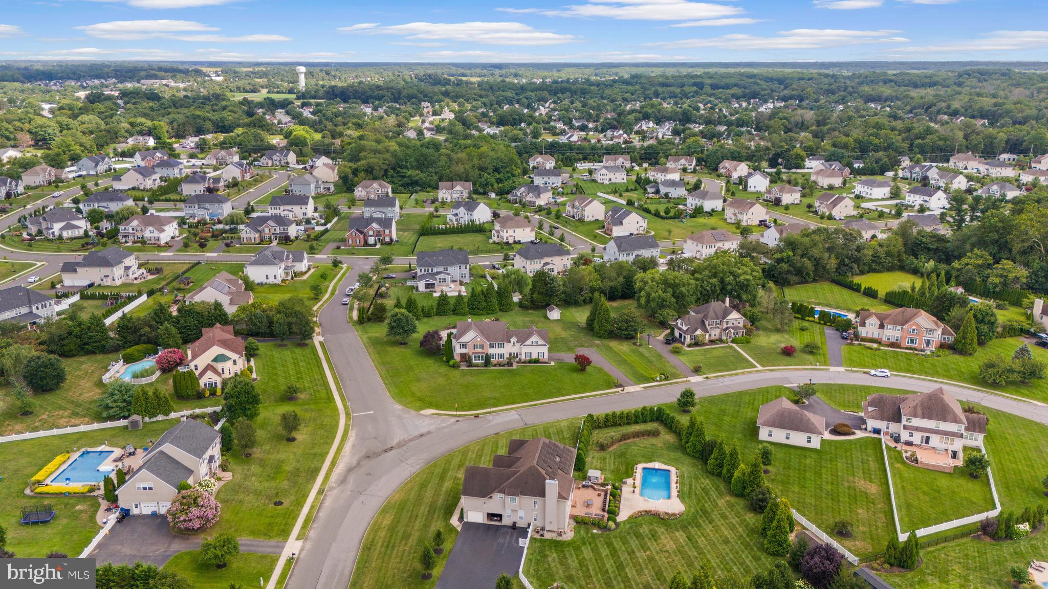 COUNTRY LANE - Residential
