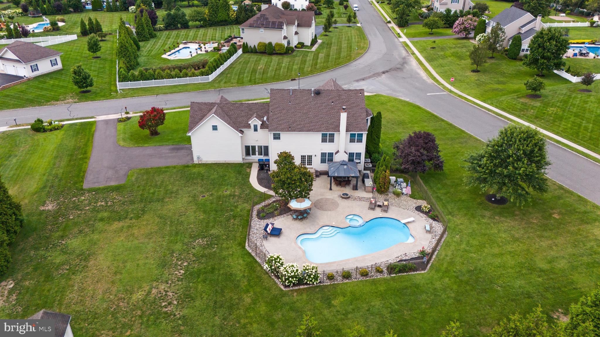 COUNTRY LANE - Residential