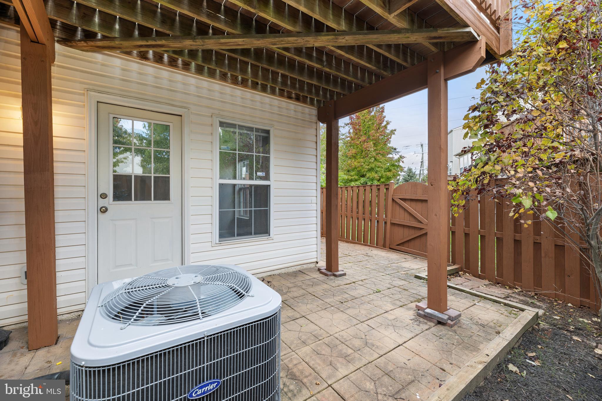 WELLESLEY - Residential Lease