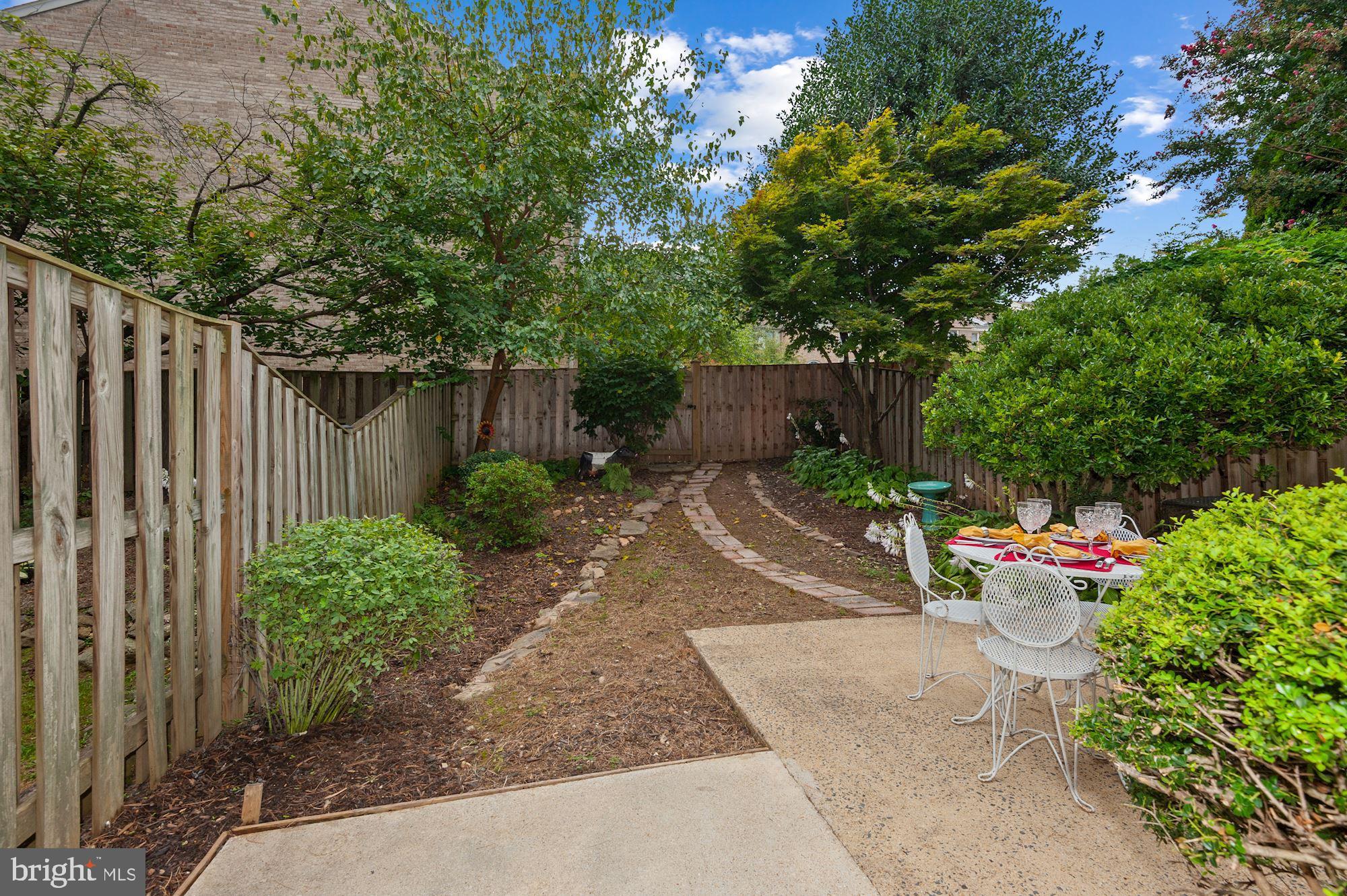 COUNCIL SQUARE - Residential Lease