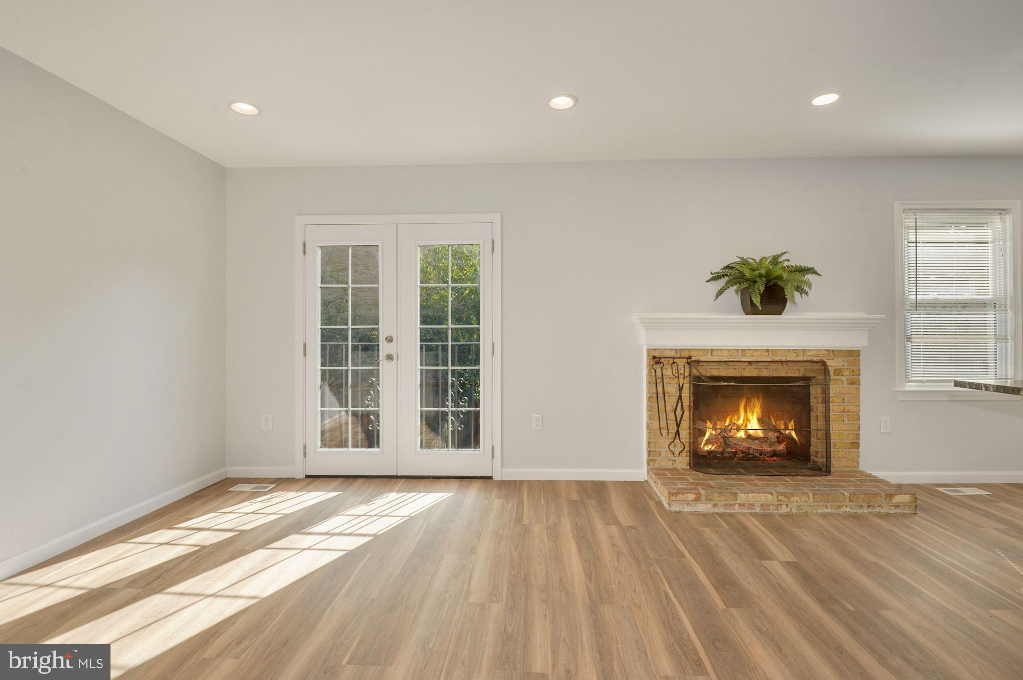 COUNCIL SQUARE - Residential Lease