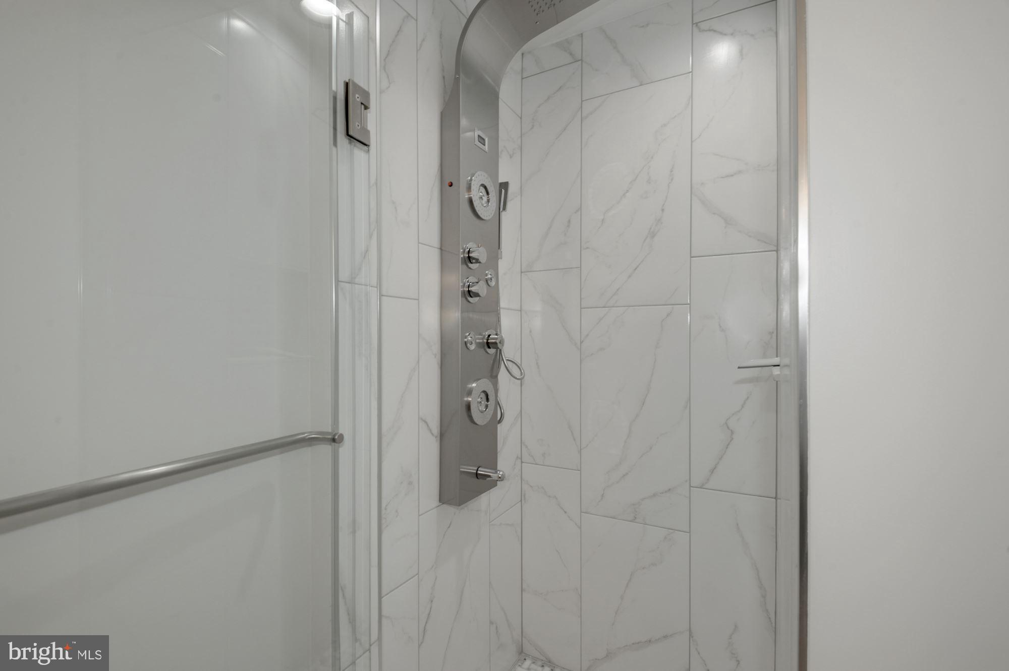 COUNCIL SQUARE - Residential Lease