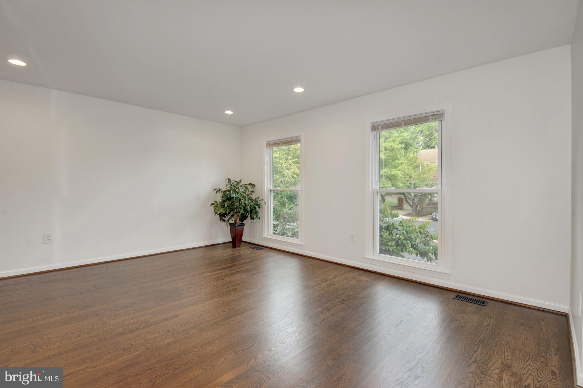 COUNCIL SQUARE - Residential Lease