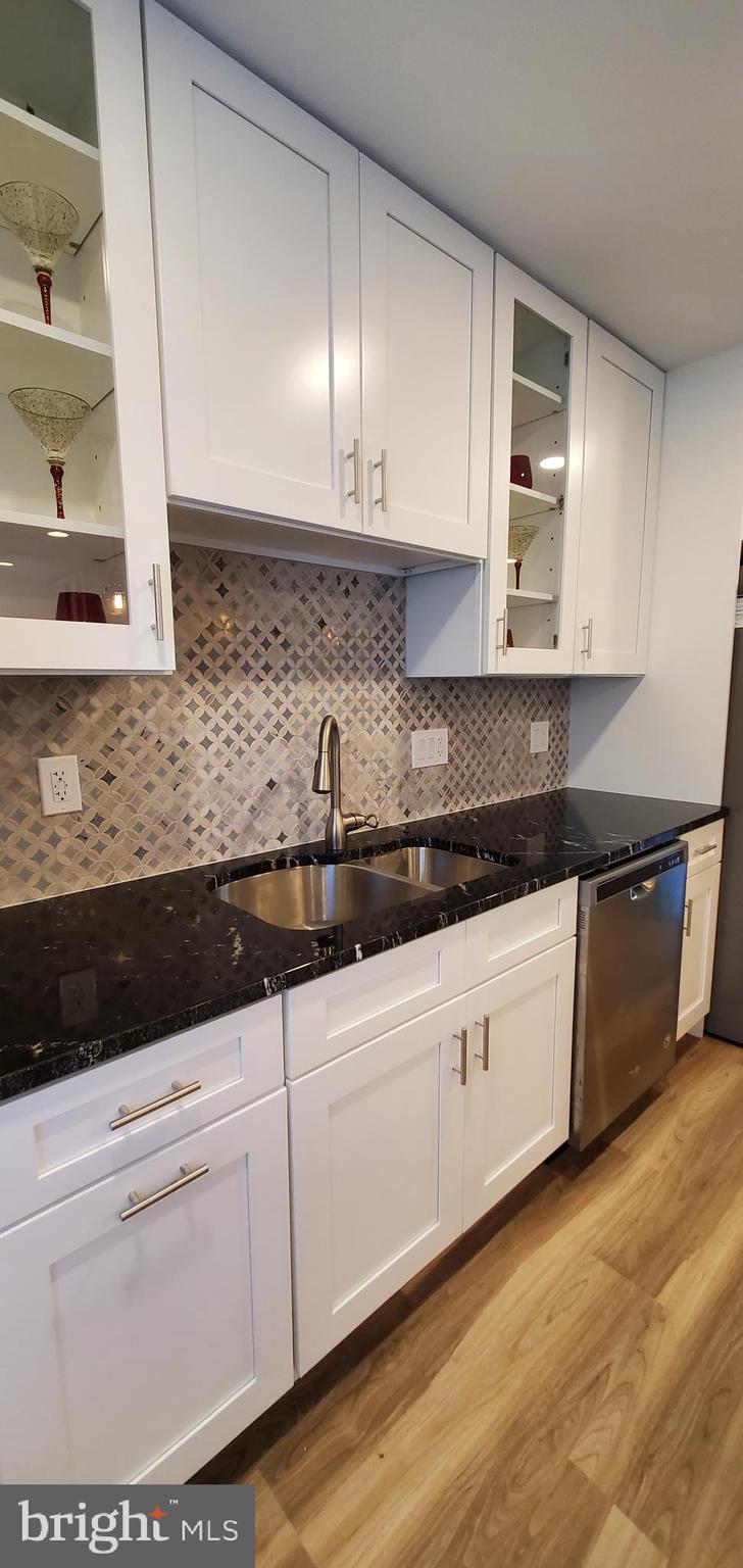 COUNCIL SQUARE - Residential Lease