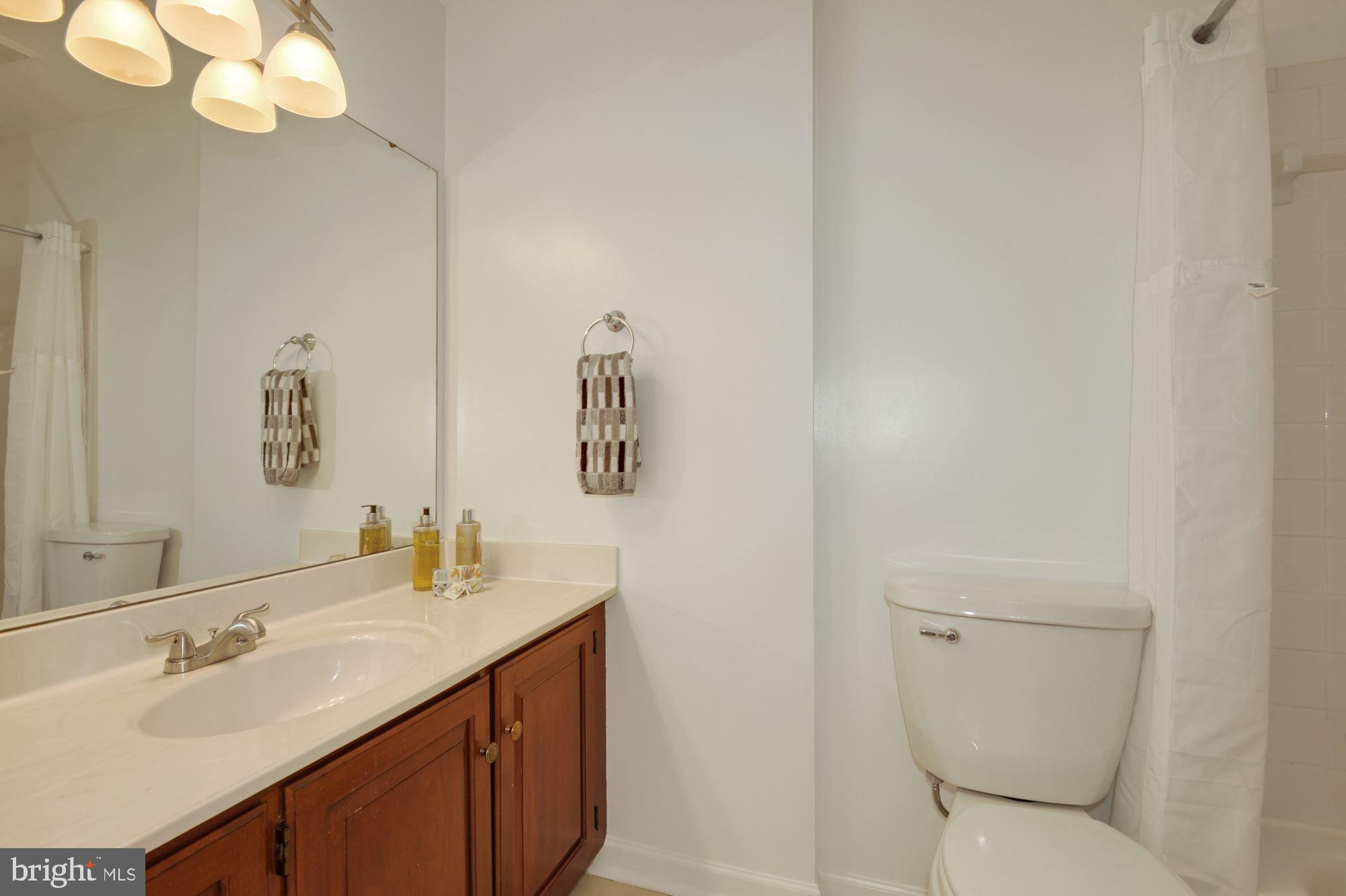 COUNCIL SQUARE - Residential Lease