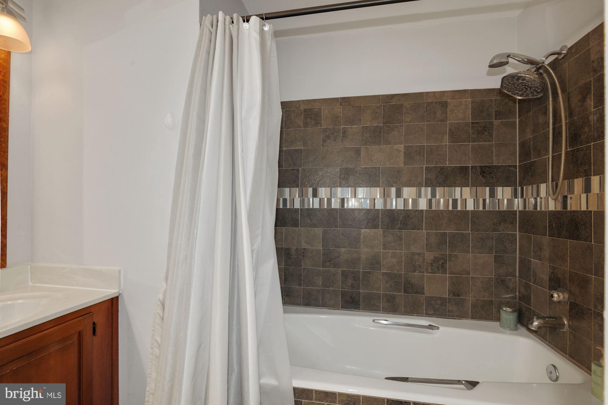 COUNCIL SQUARE - Residential Lease