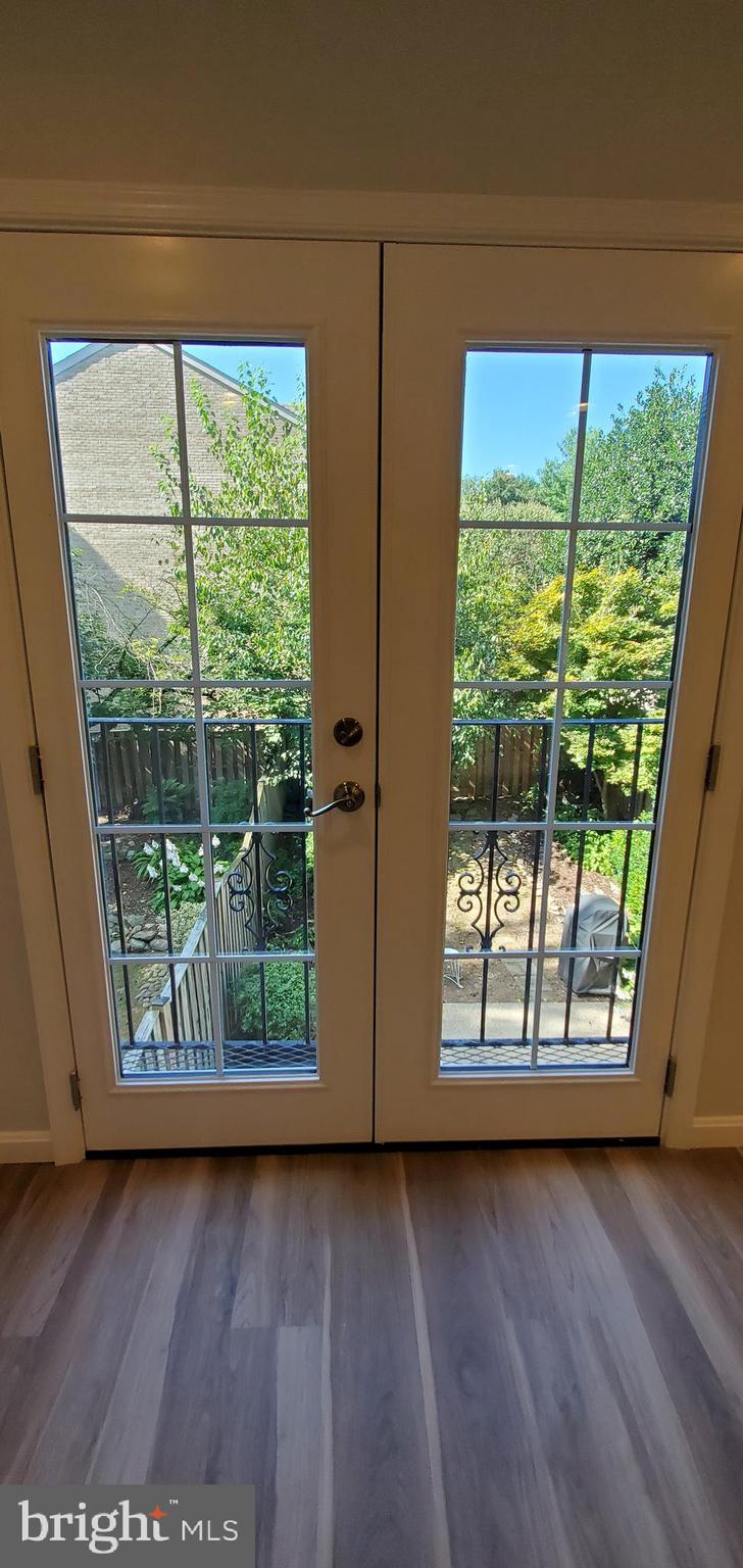 COUNCIL SQUARE - Residential Lease