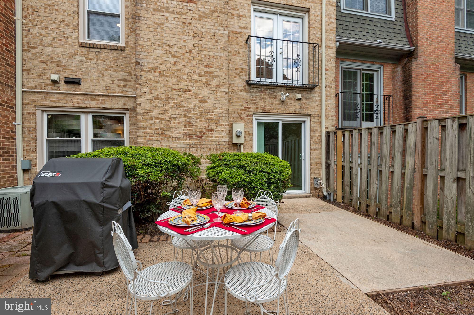 COUNCIL SQUARE - Residential Lease