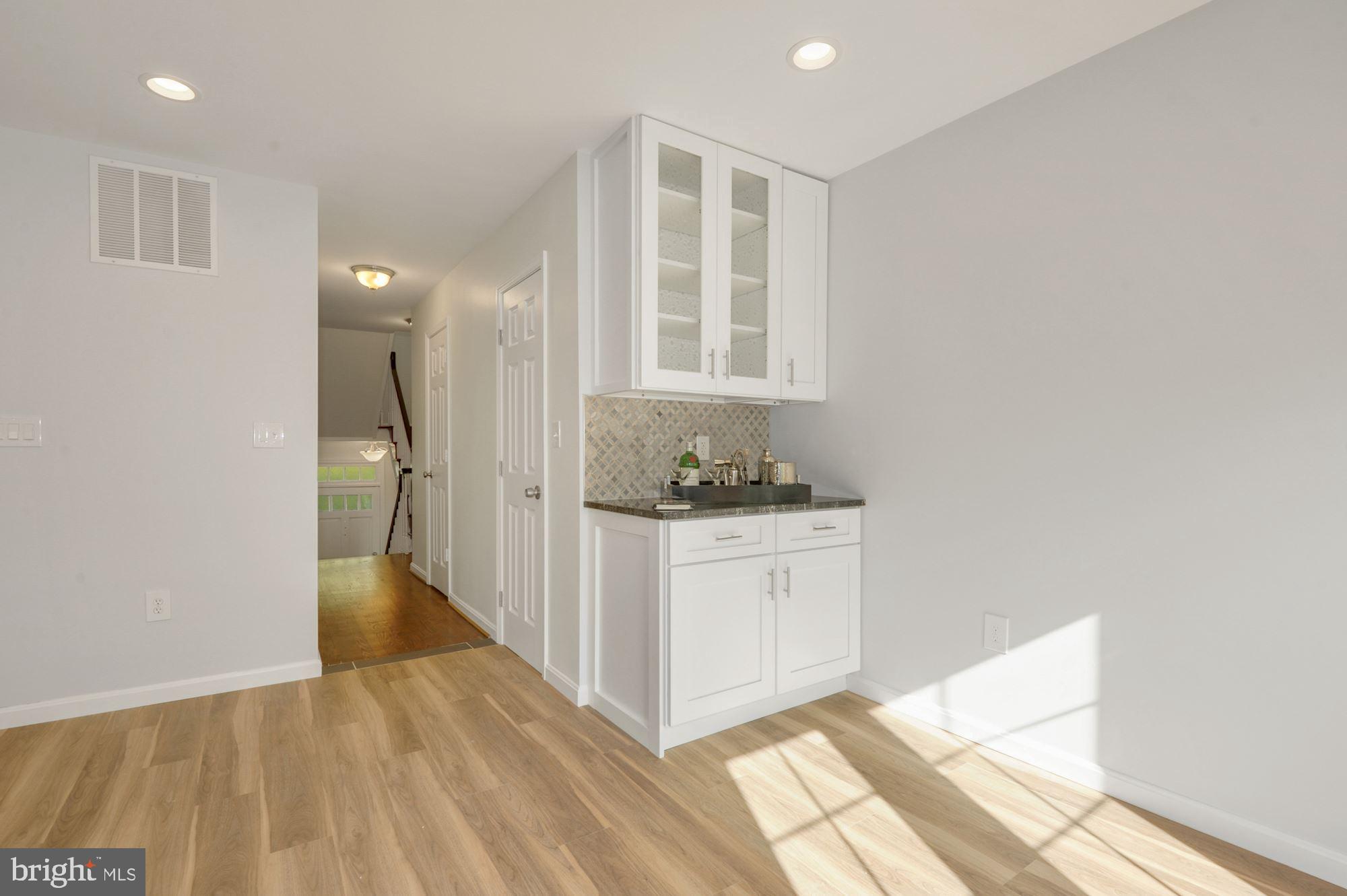 COUNCIL SQUARE - Residential Lease