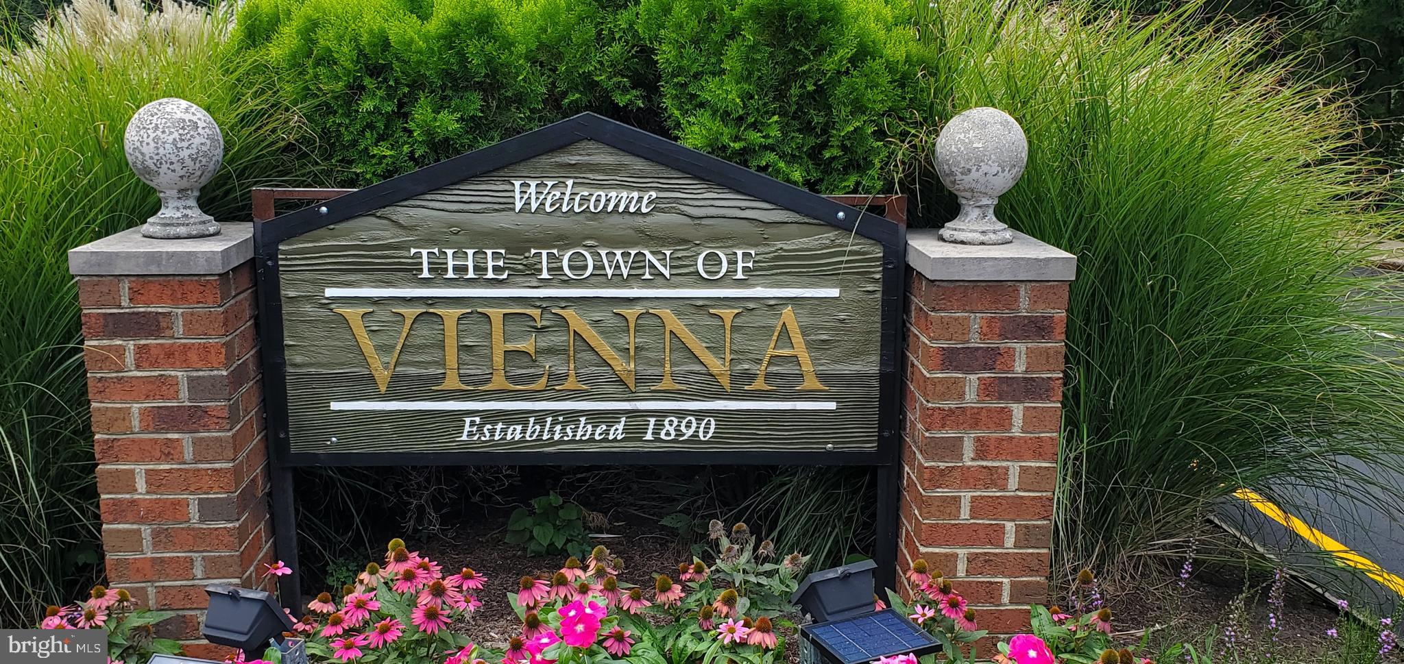 COUNCIL SQUARE - Residential Lease