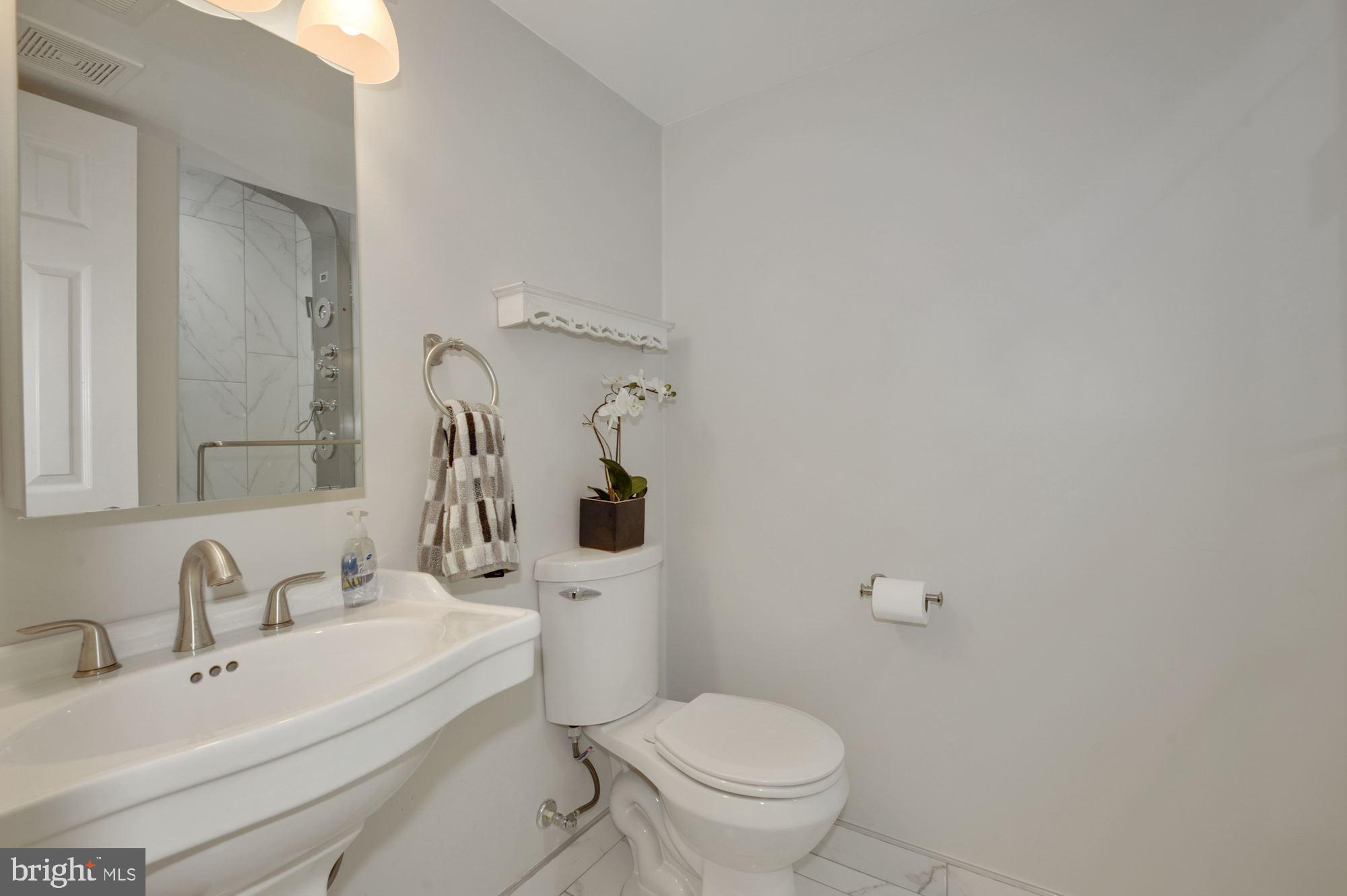 COUNCIL SQUARE - Residential Lease