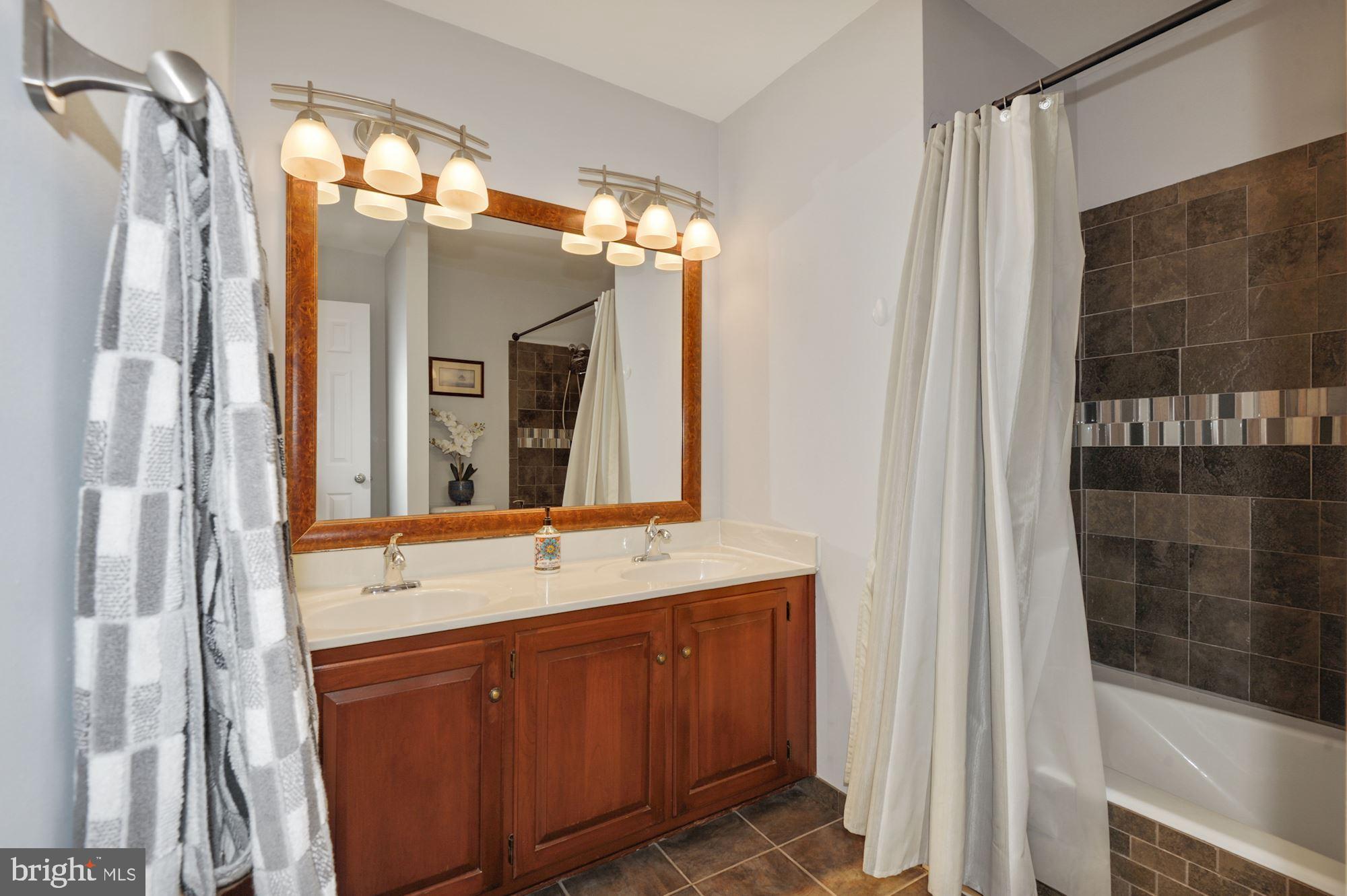 COUNCIL SQUARE - Residential Lease