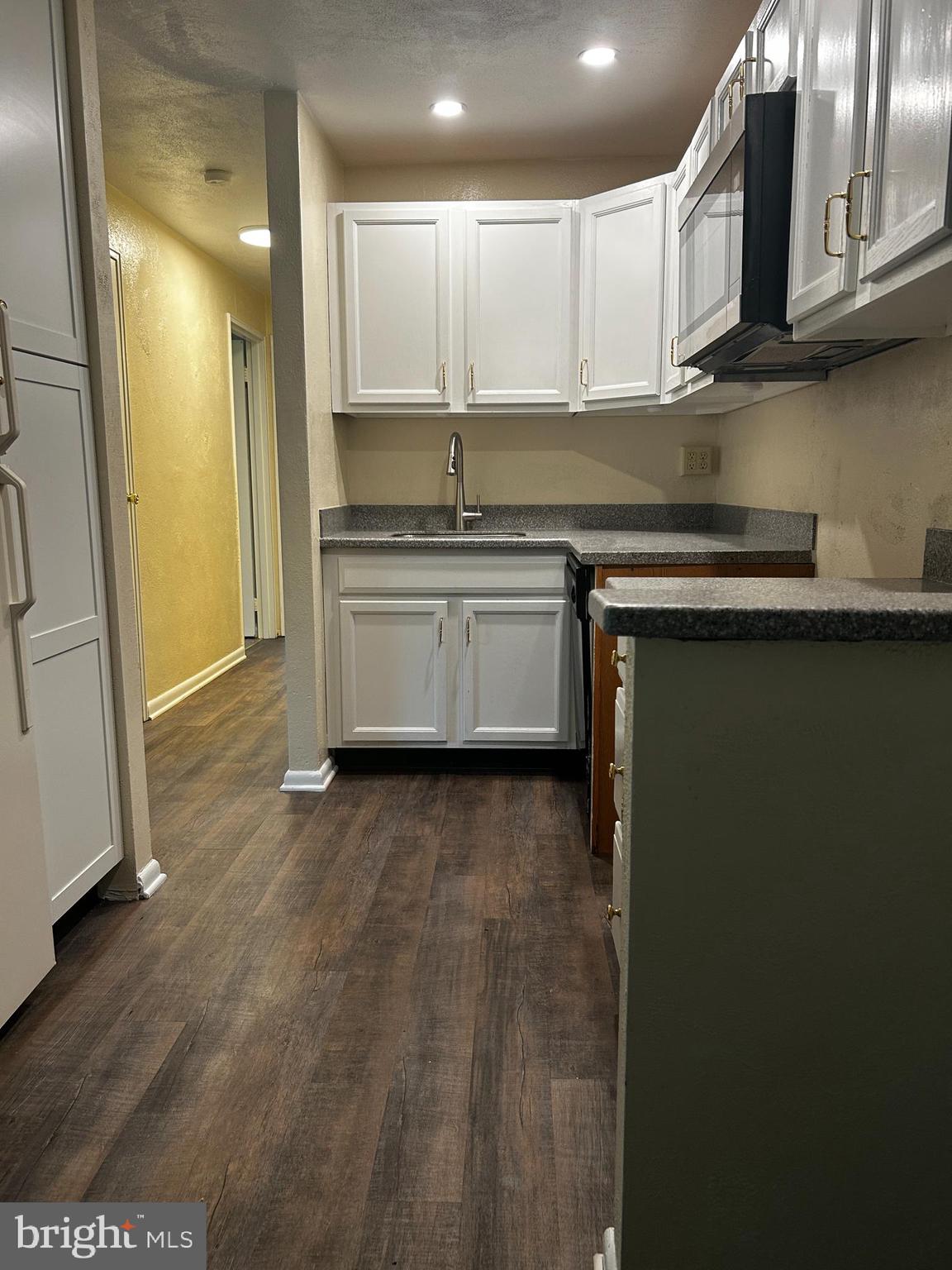 Fresh and ready 2 bed, 1.5 bath. This spacious apartment is conveniently located just two blocks from Route 724 giving you easy access to Phoenixville and Pottstown! This unit comes with many appetizing amenities including: two built in wall A/C units, microwave, dishwasher, new countertops and flooring throughout. Coin operated laundry located on site with extra storage space available for rent. Plenty of off-street parking included! **NOT PET FRIENDLY***
Heat and hot water are included; tenant only pays electric and cable!