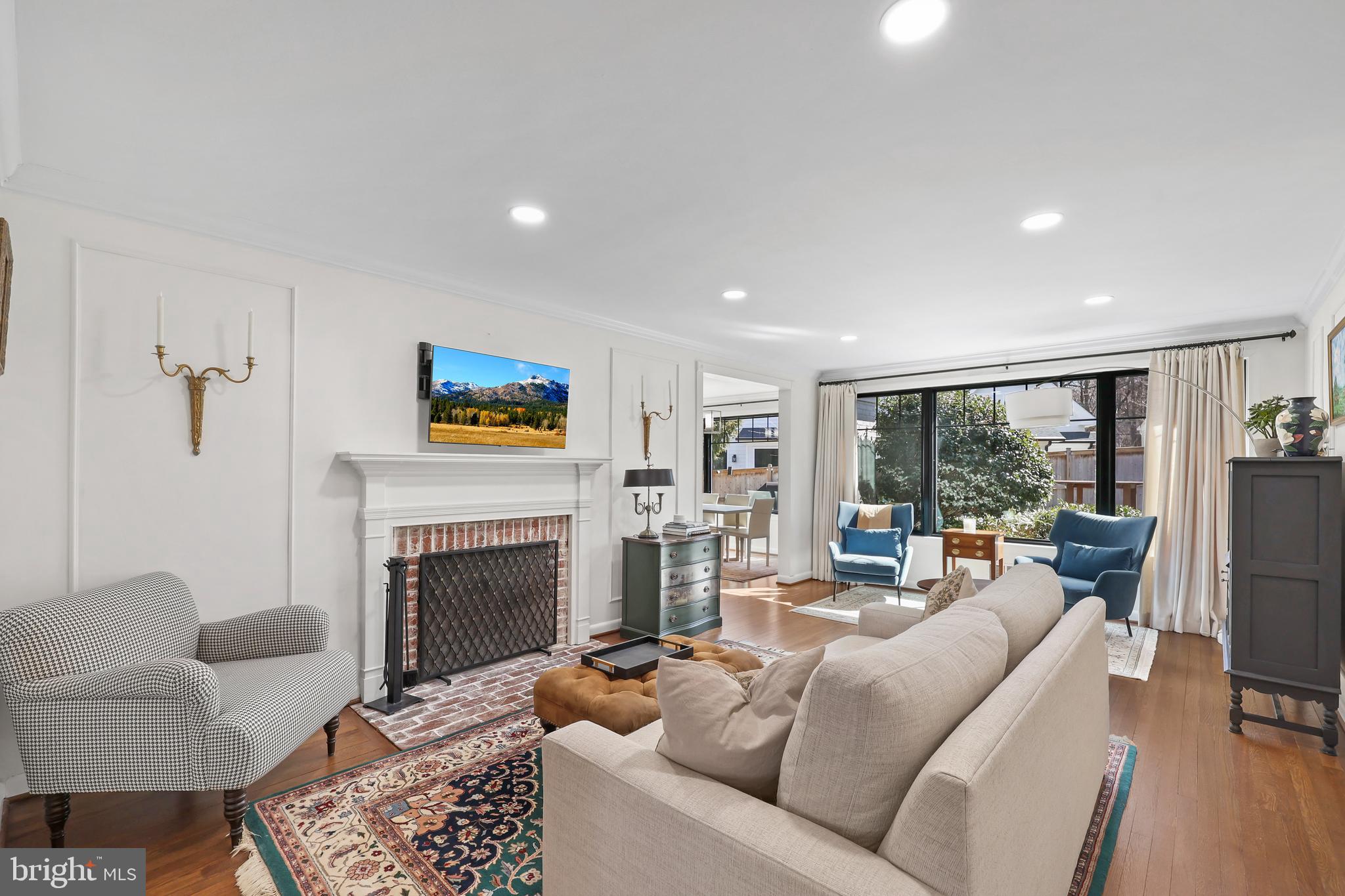 5 SPRING HILL COURT